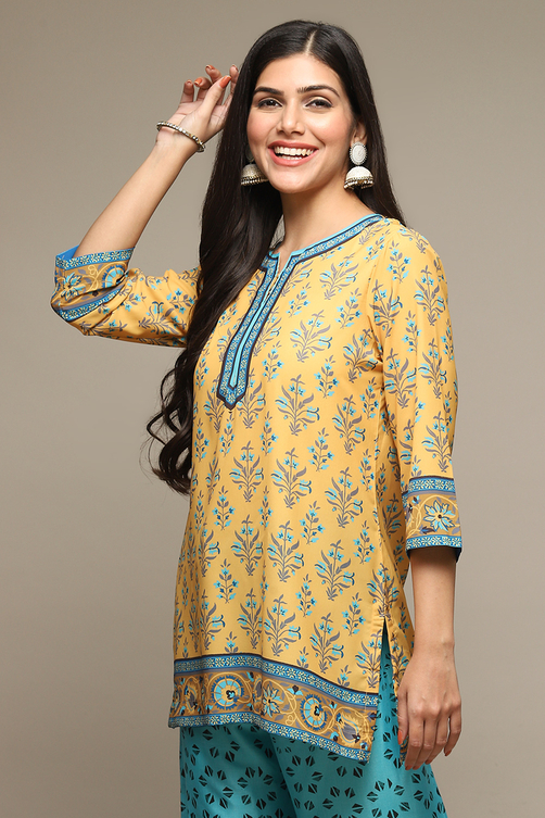 Off White Cotton Blend Printed Kurti image number 2