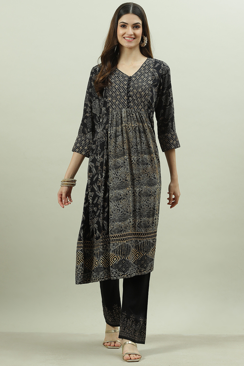 Deep Red Acrylic Pants image number 5