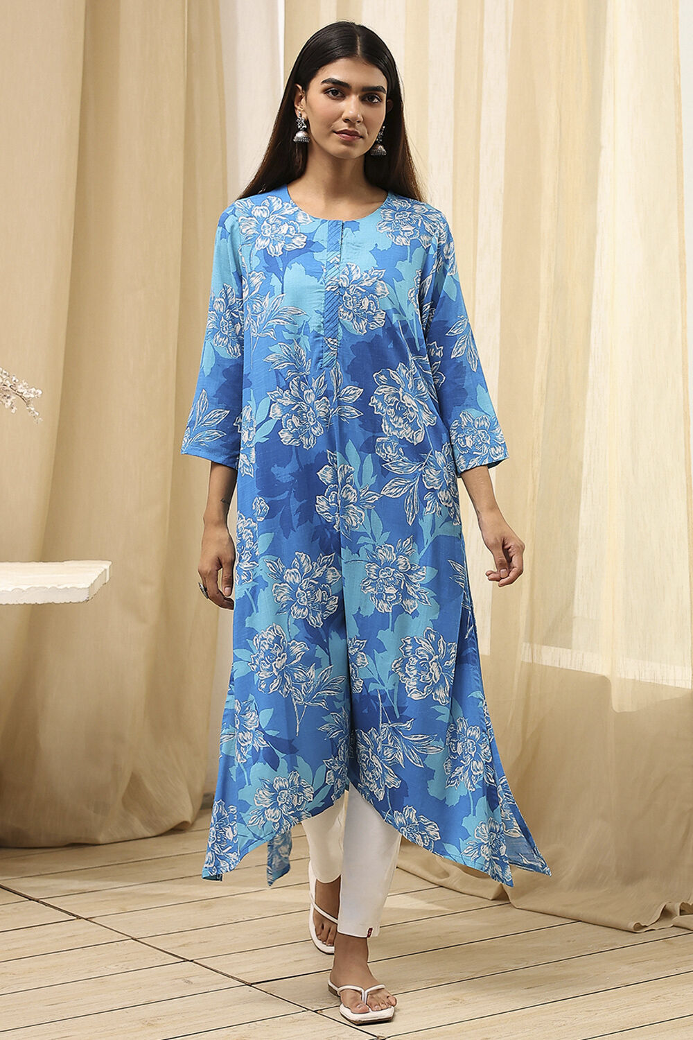 Blue Floral Printed Asymmetric Kurta image number 5