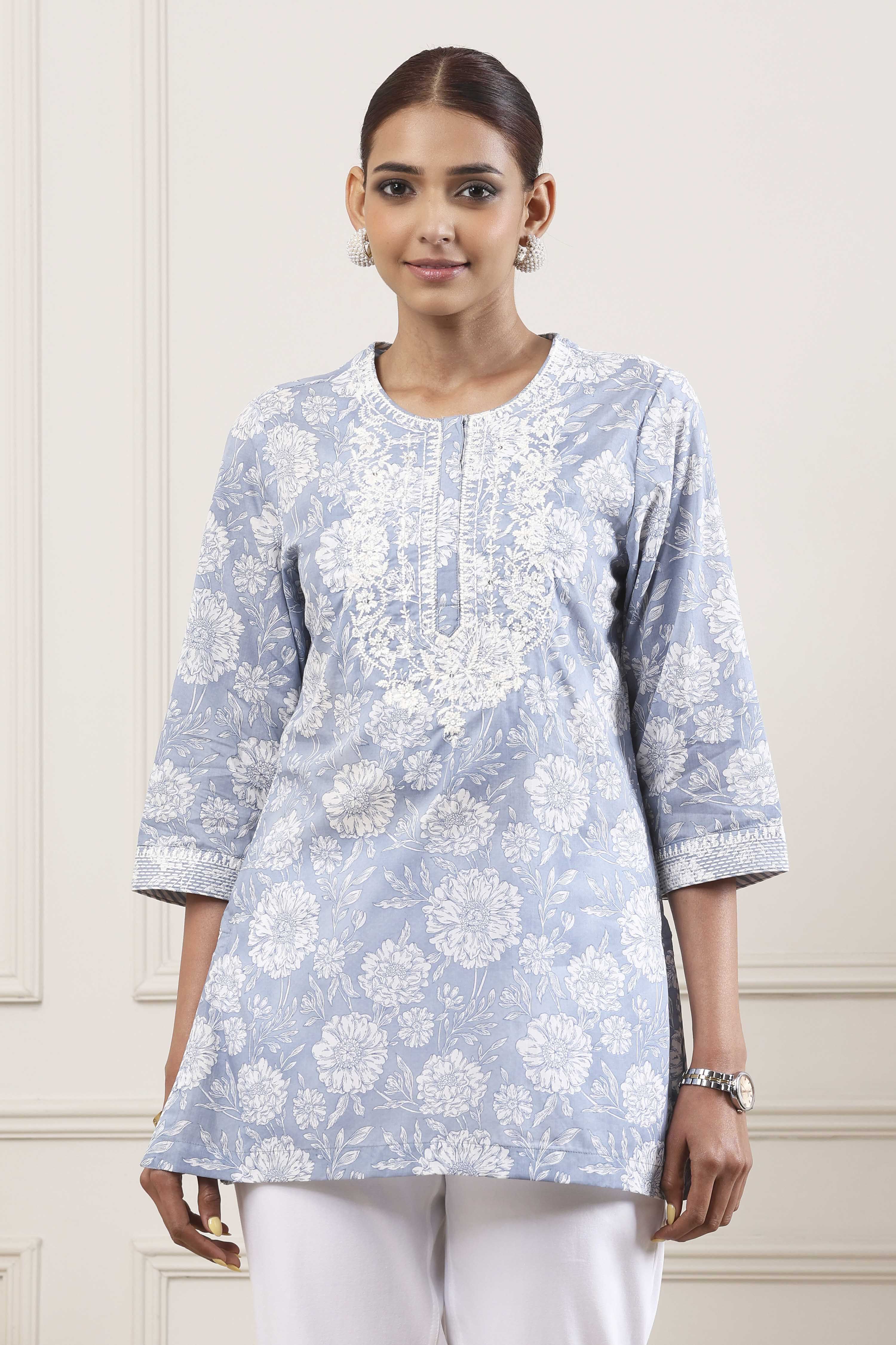 Powder Blue Cotton Printed Short Kurta image number 5