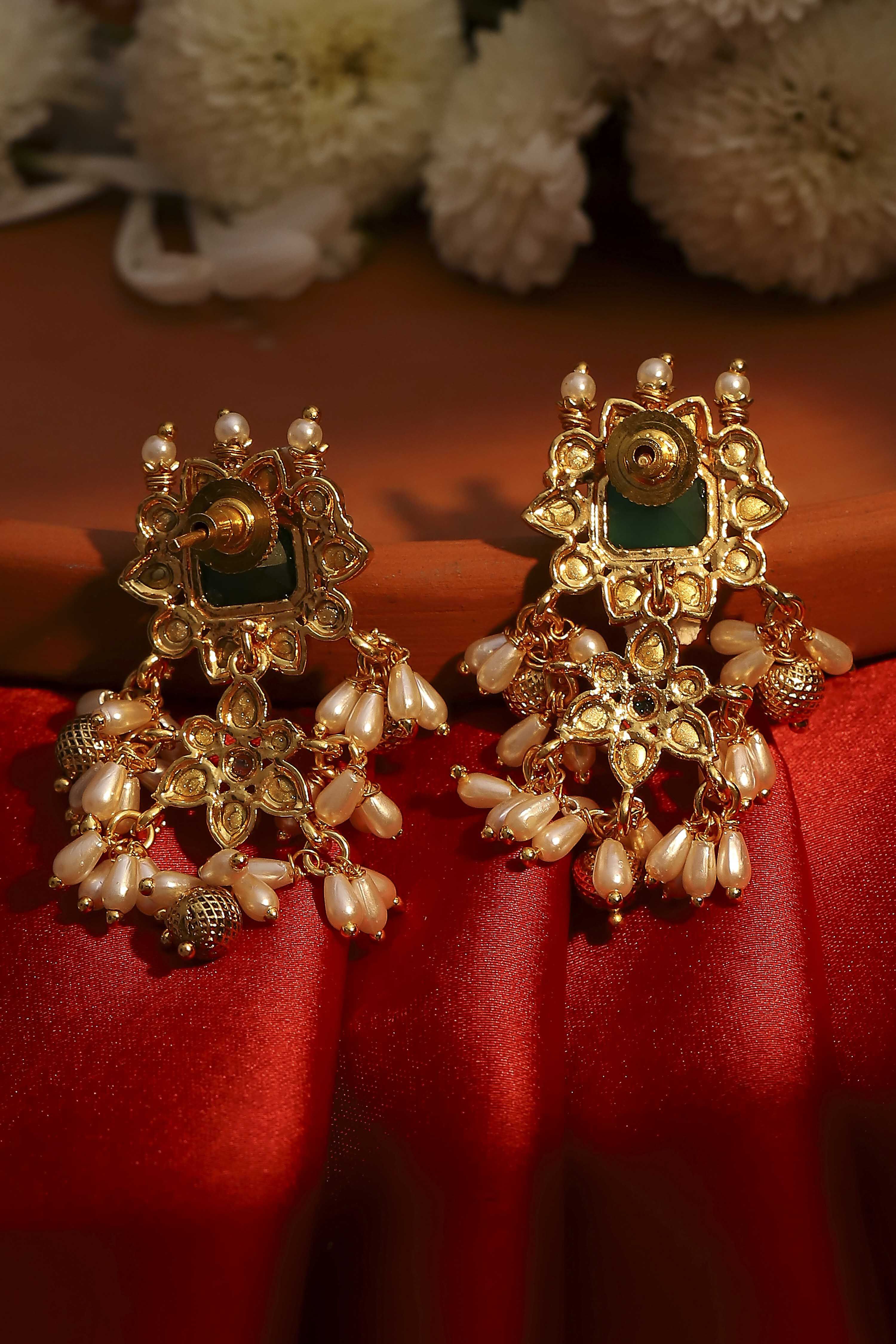 Green Textured Earrings image number 2
