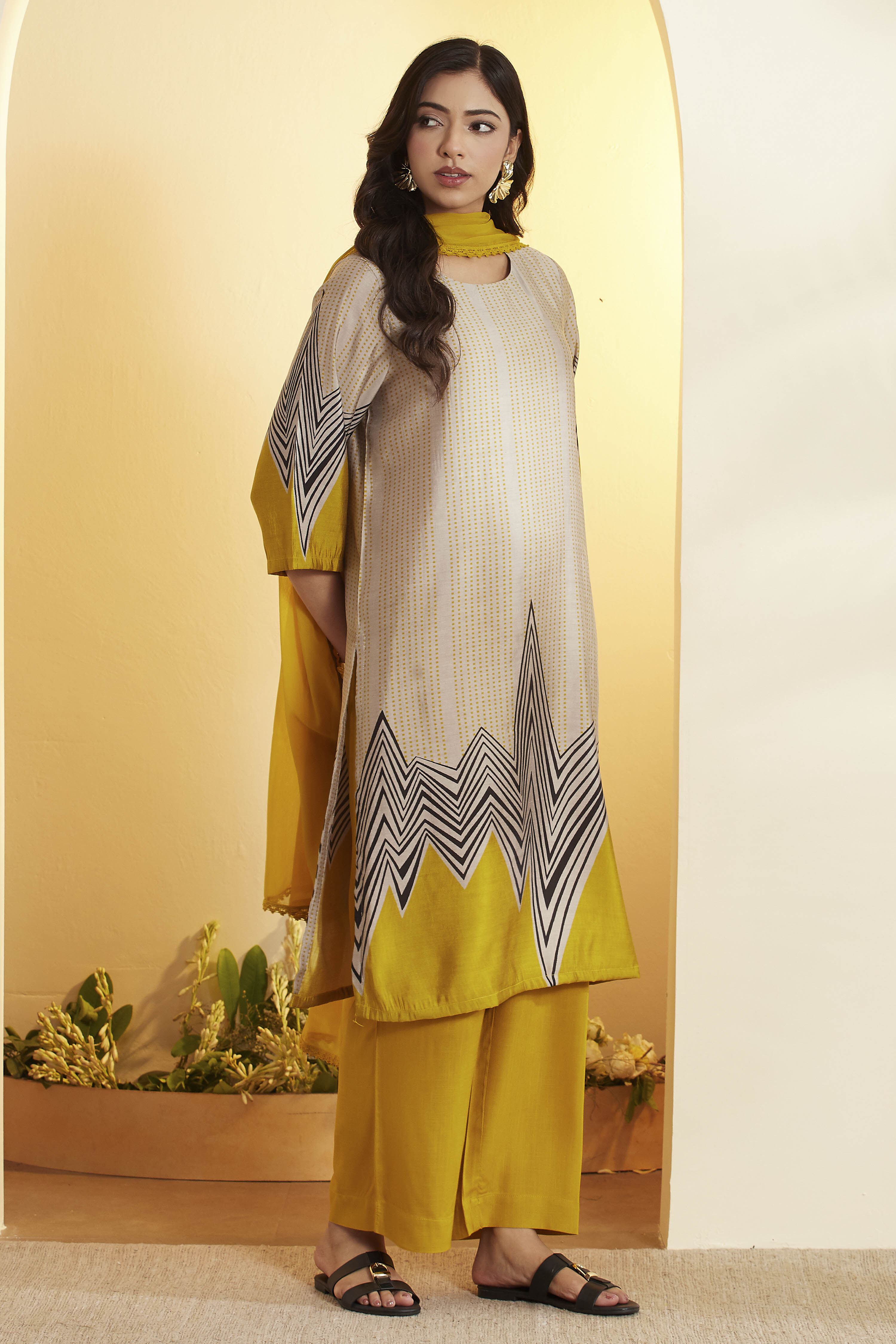Grey Viscose Blend Straight Suit Set image number 4