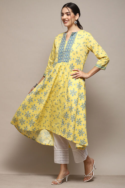 Red Cotton Blend Printed Kurta image number 2