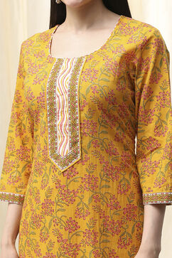 Yellow Cotton Screen Print Unstitched Suit Set image number 2