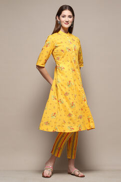 Yellow Cotton Straight Kurta Slim Pant Suit Set image number 0