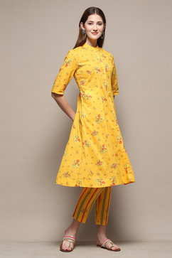 Yellow Cotton Straight Kurta Slim Pant Suit Set image number 0