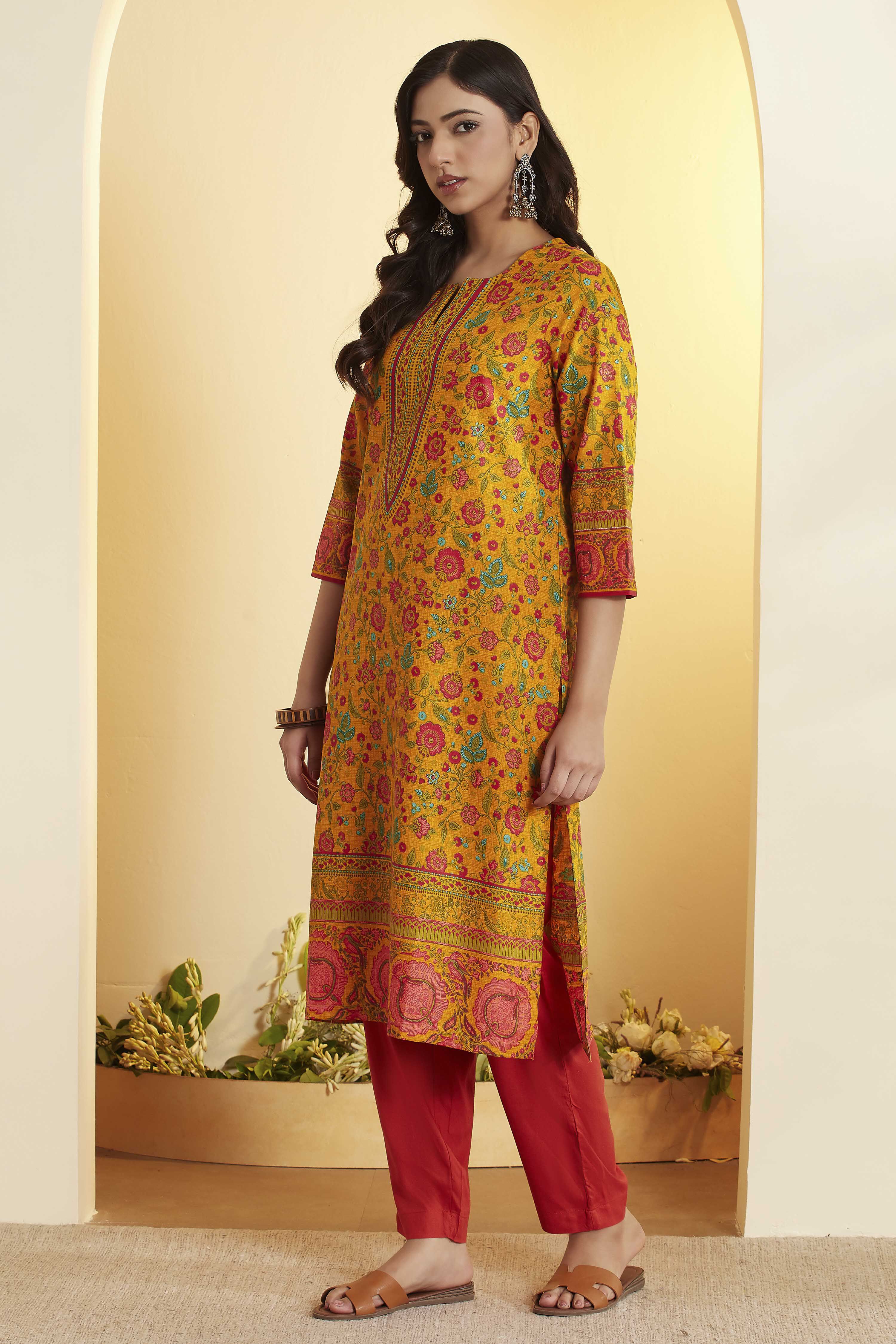 Mustard Cotton Floral Printed Straight Kurta image number 2