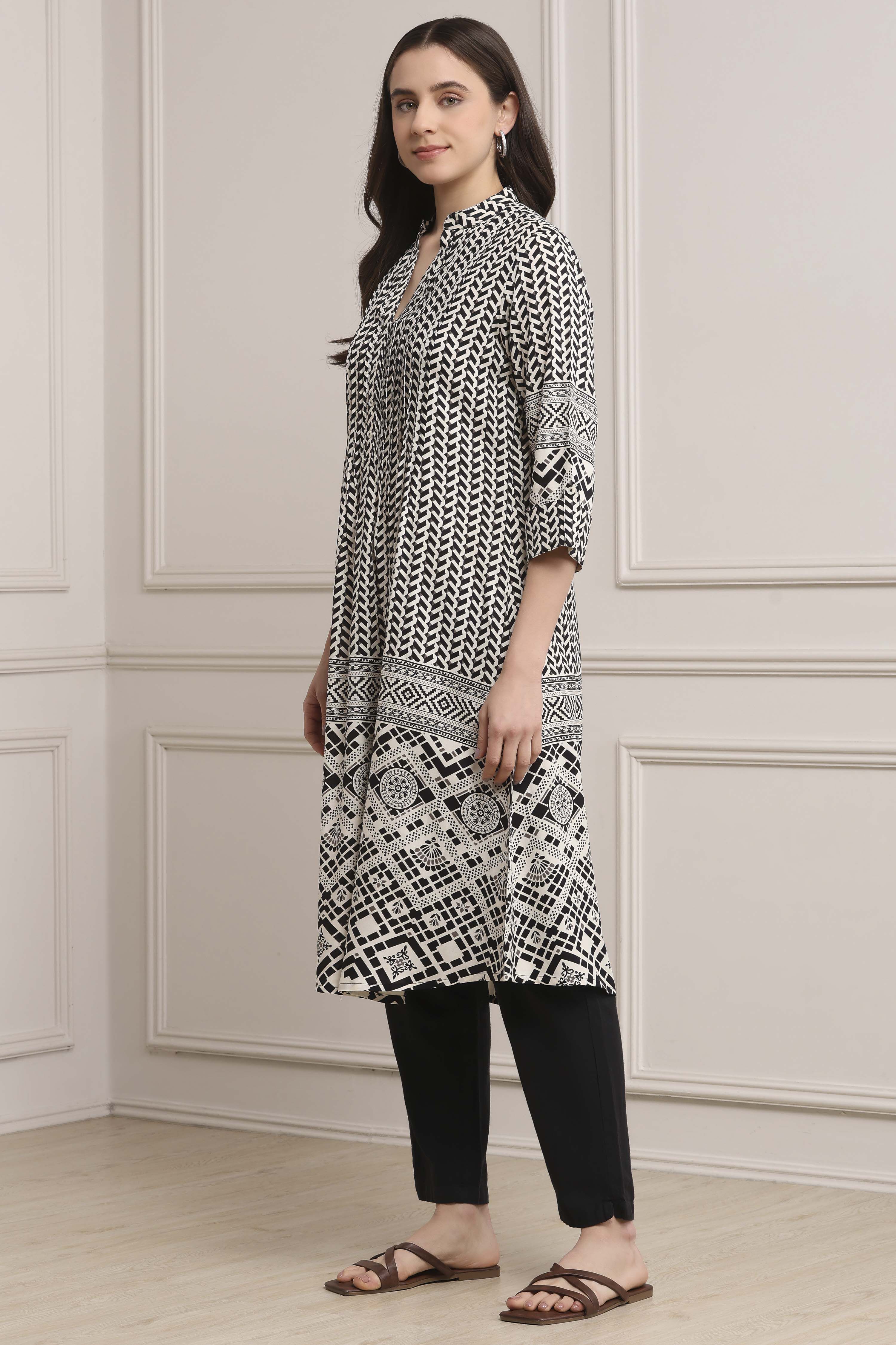 Black Viscose Rayon A-Line Kurta image number 3