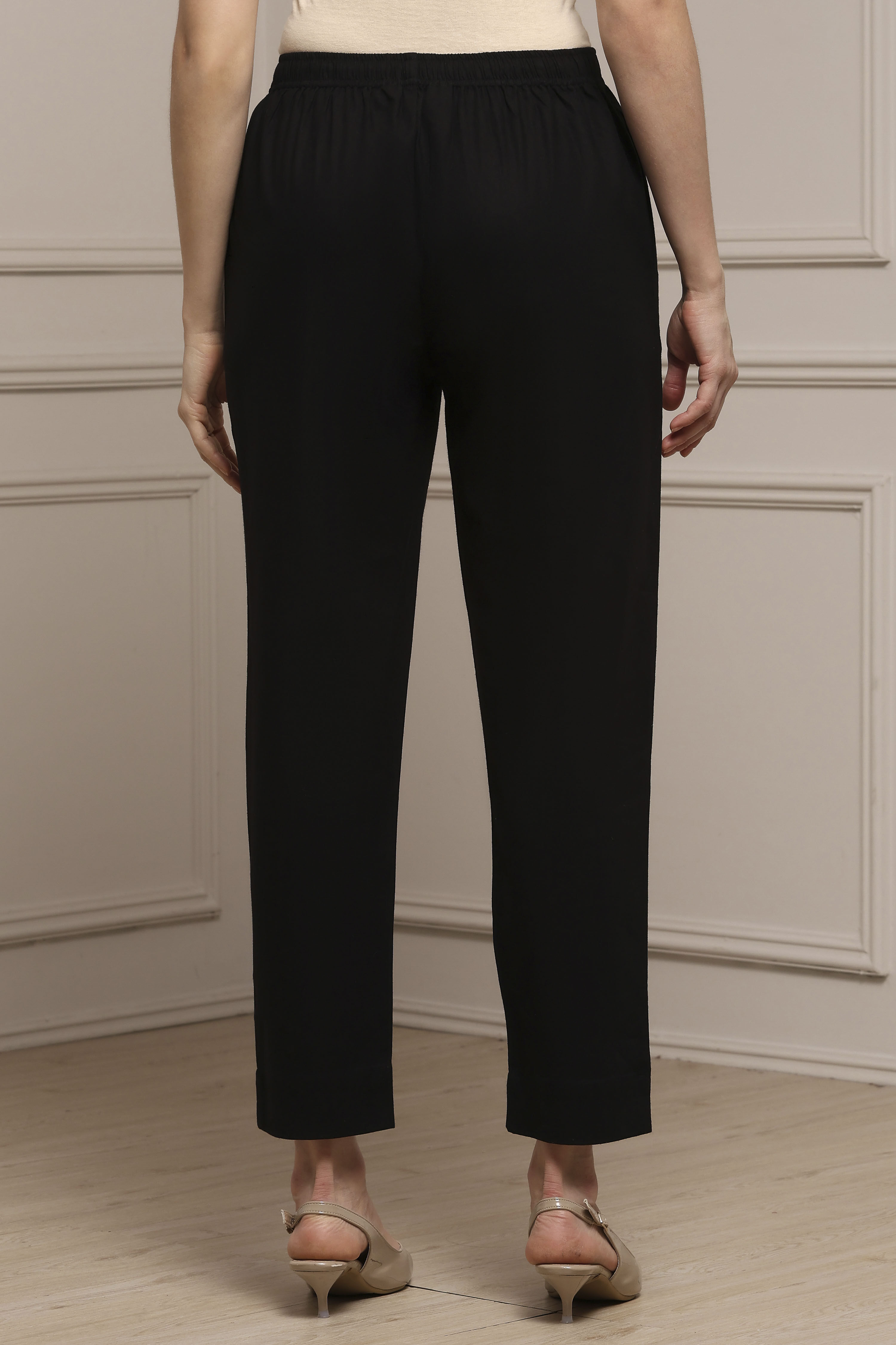 Bottle Green Cotton Solid Fitted Pants image number 4