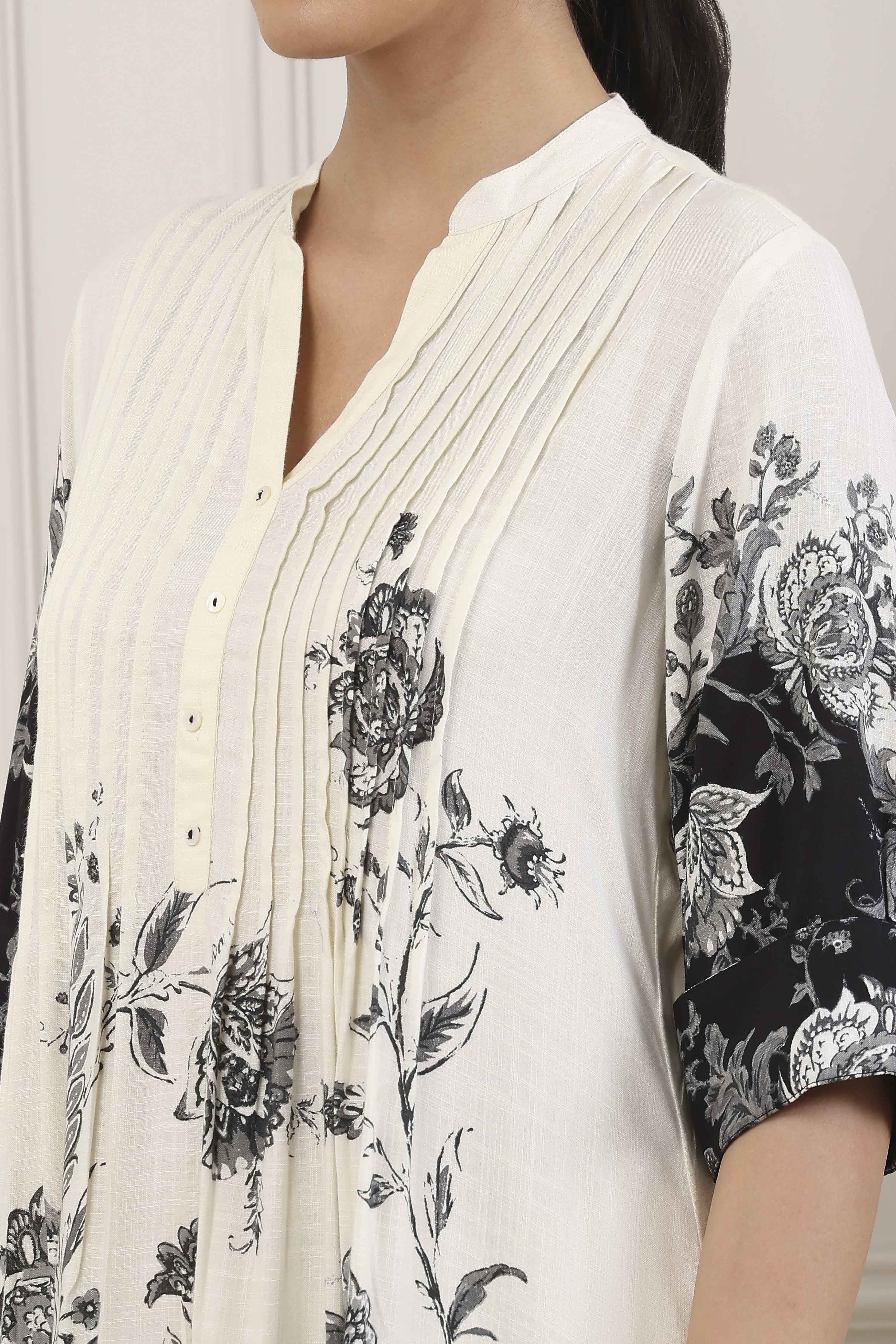 White & Black Monochrome Floral Printed Straight Kurta image number 1