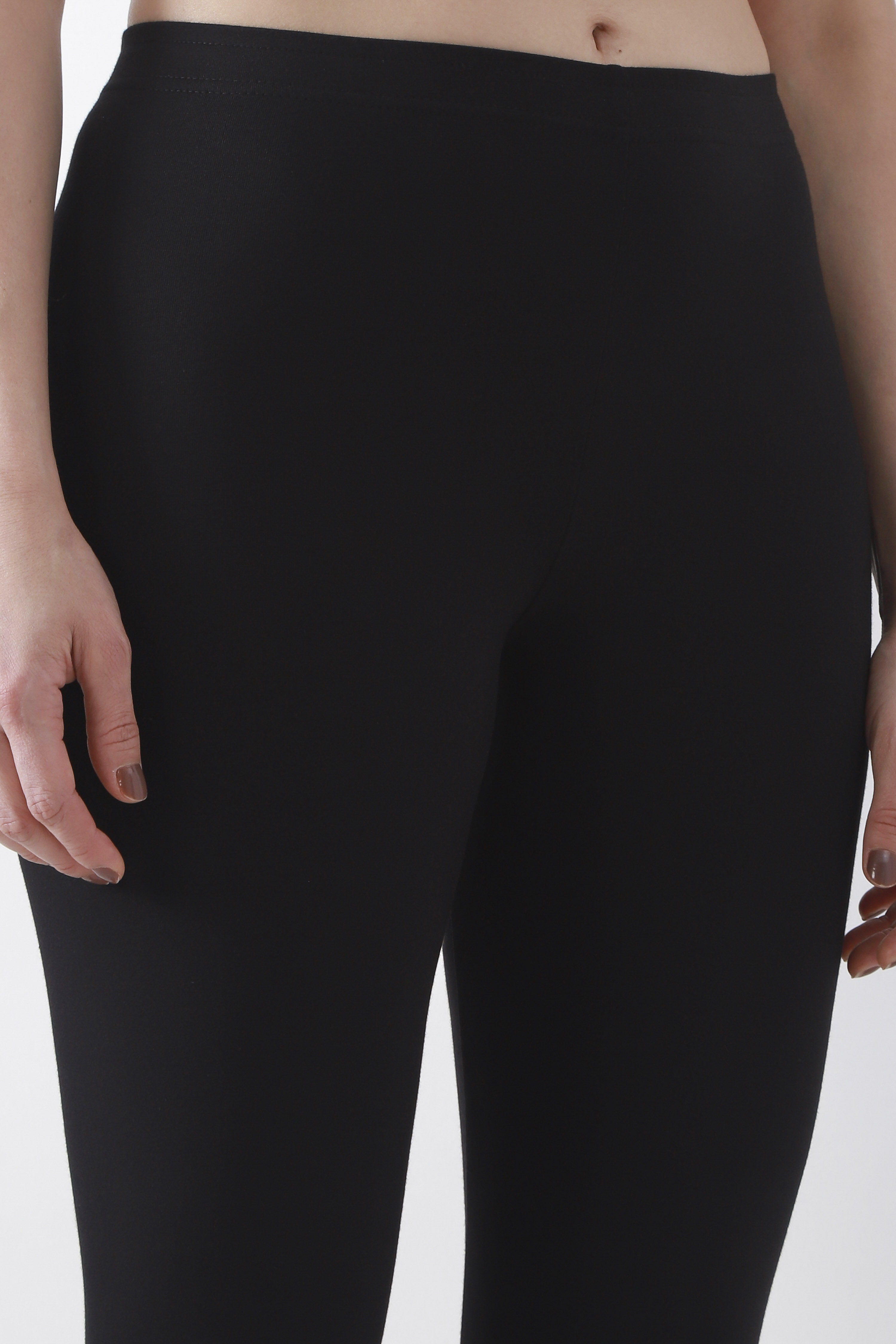 Black Cotton Lycra Solid Fitted Cropped Leggings image number 1