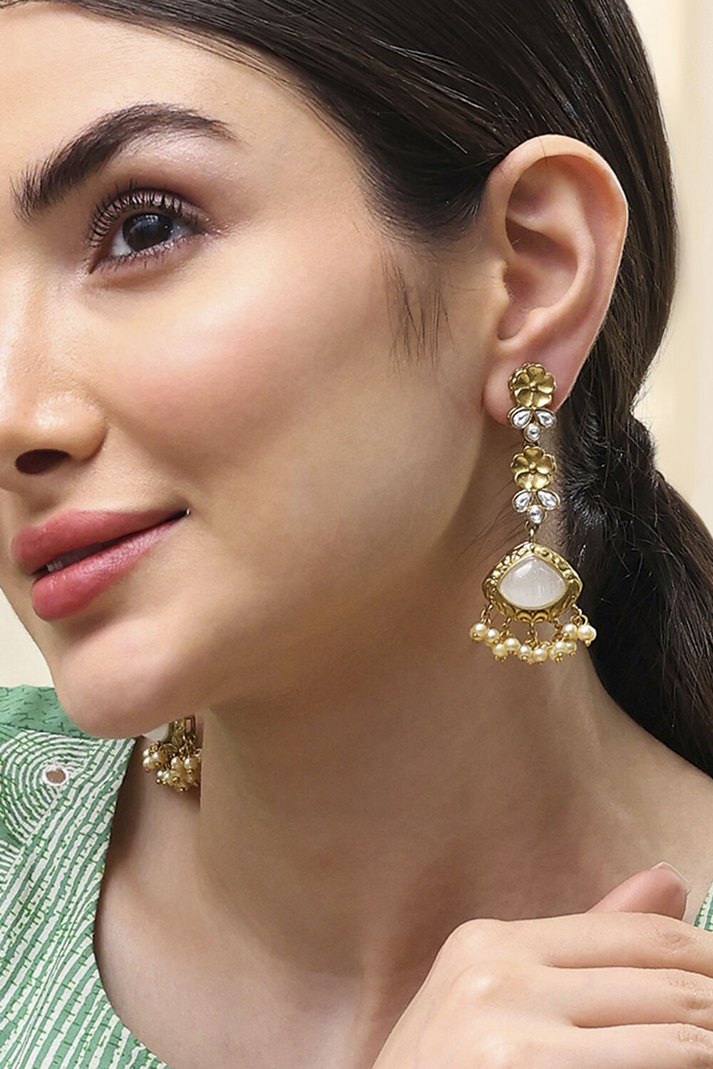 Off White Alloy Drop & Danglers image number 1