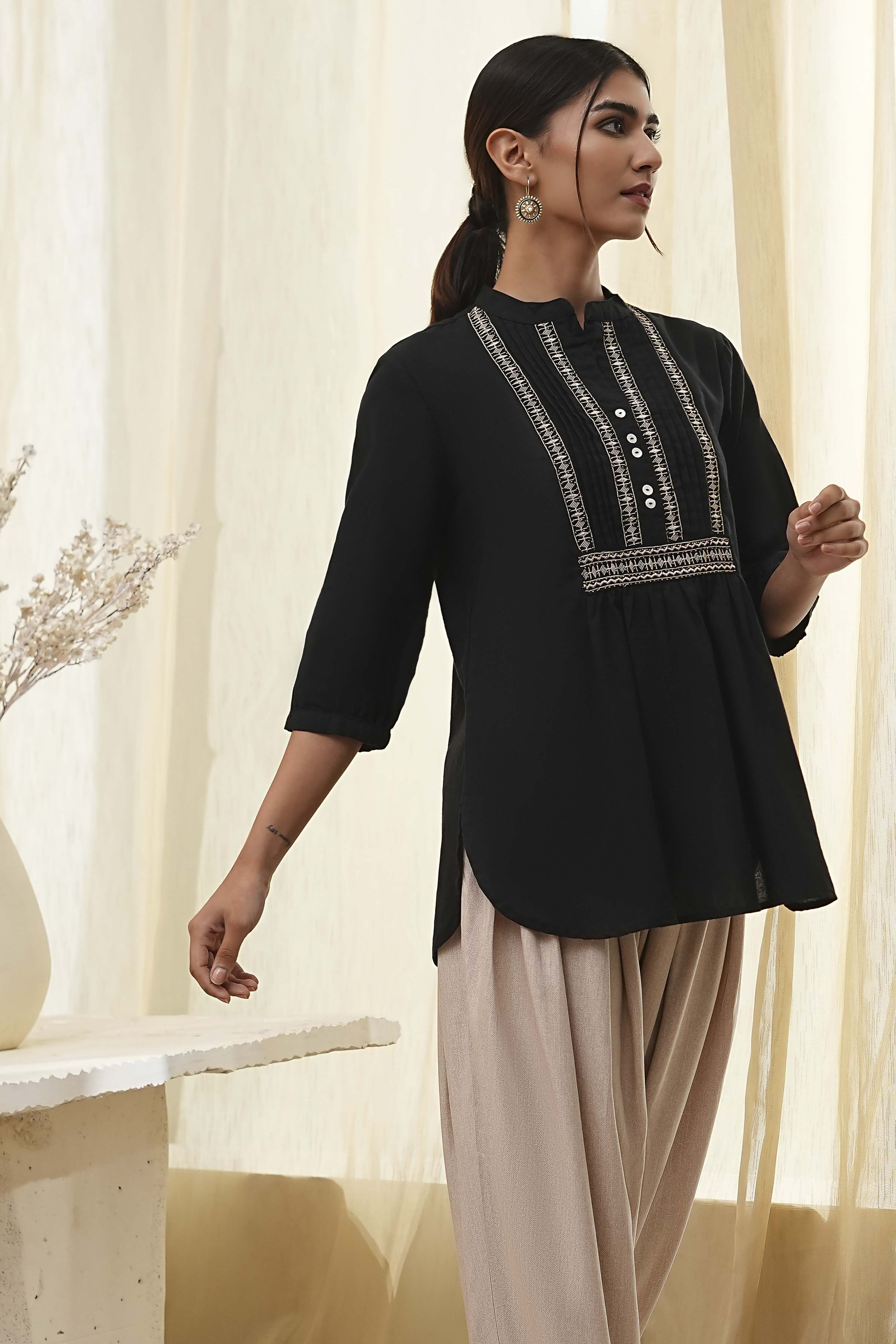 Black Cotton Yarn-Dyed Short Straight Kurta image number 4