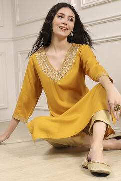 Yellow Solid Straight Kurta image number 6