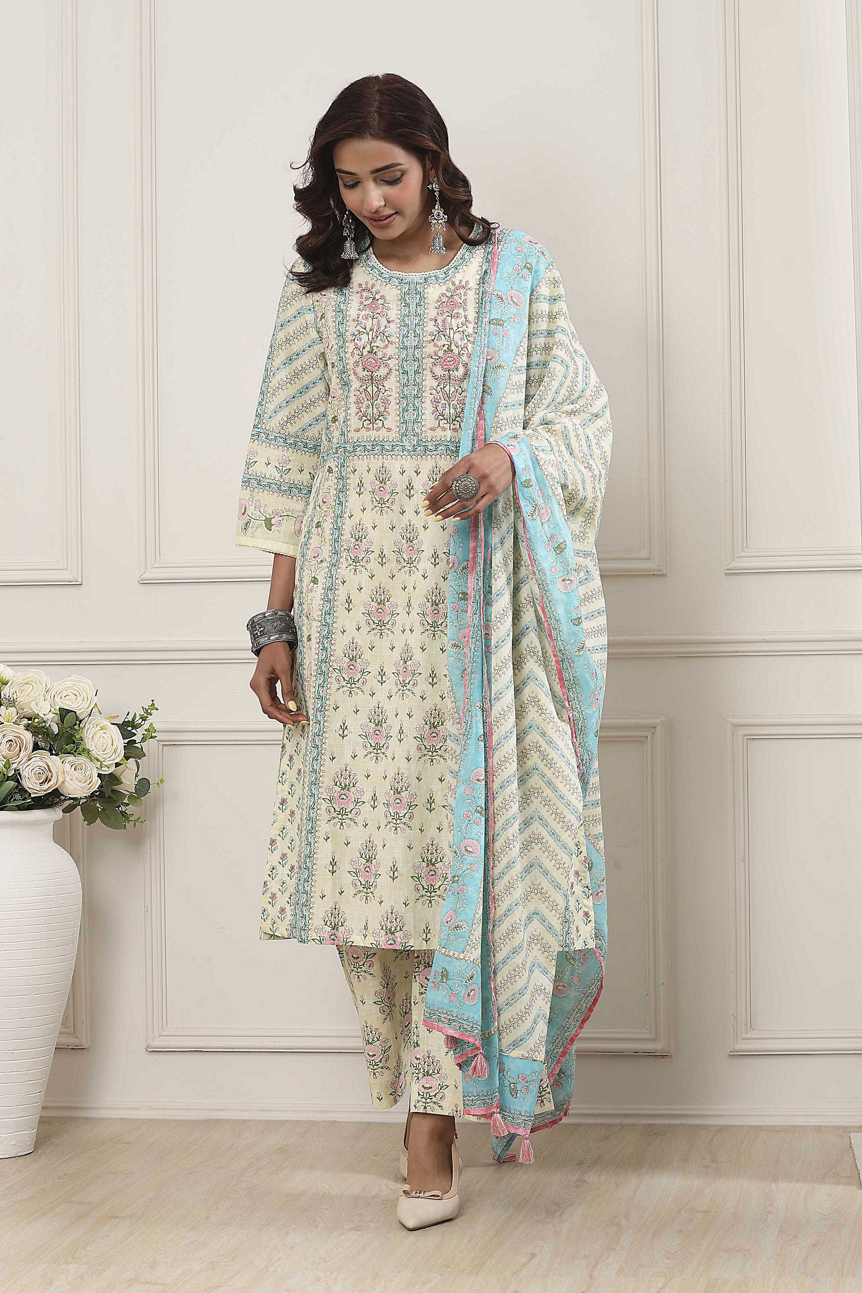 Cream-Colored Cotton Printed Straight Suit Set image number 6