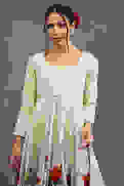 Rohit Bal Off-White Silk Chanderi Floral Anarkali Suit Set image number 4