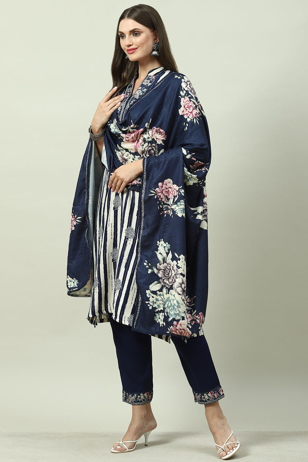 Indigo Viscose Straight Kurta Pants Suit Set image number 5