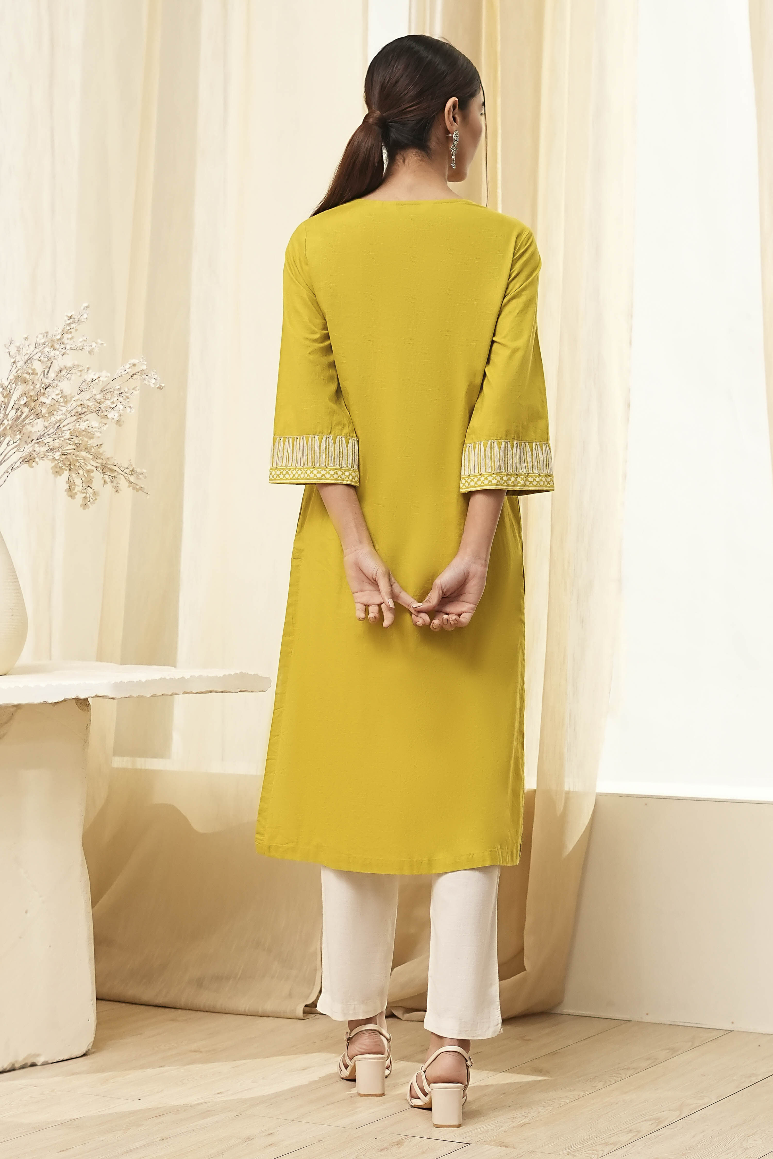 Green Pure Cotton Embroidered Straight Kurta image number 3