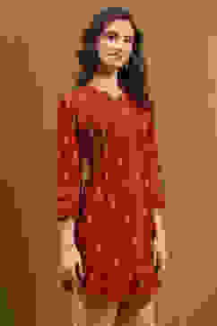 Maroon Floral Printed Gathered Short Kurta image number 4