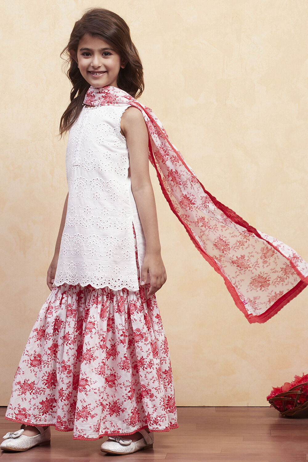 Red and White Cotton Schiffli Straight Suit Set image number 3