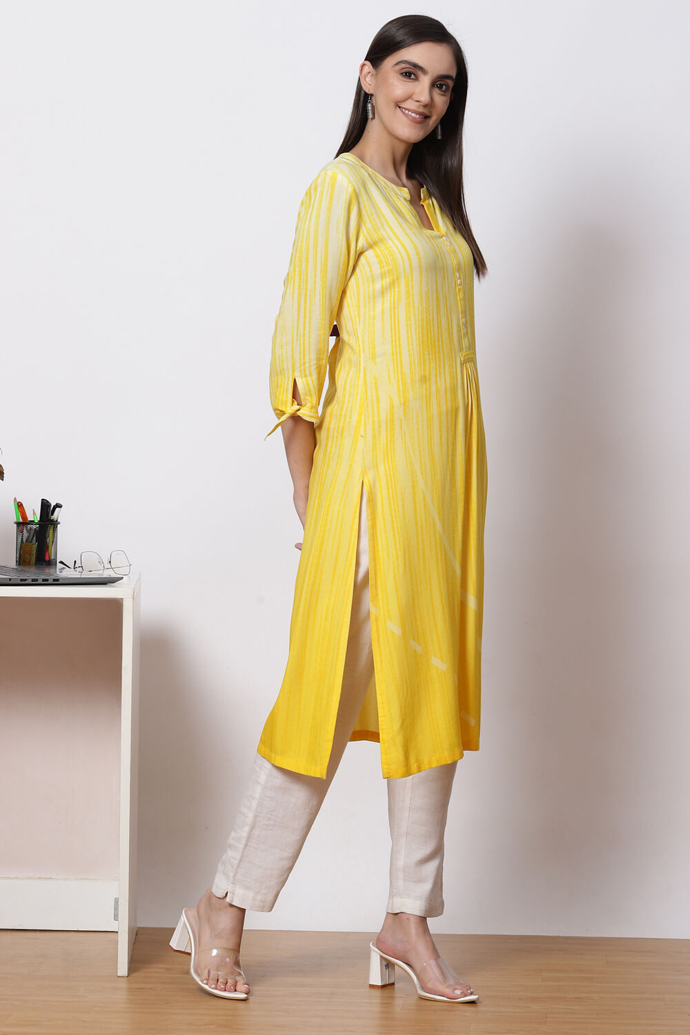 Yellow LIVA Straight Printed Kurta image number 3