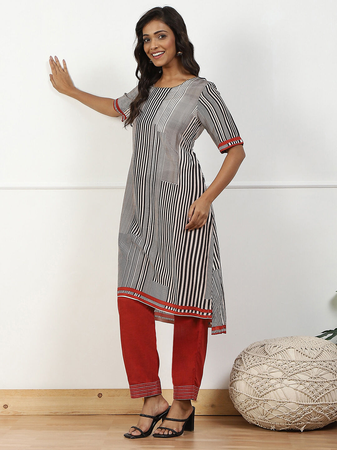 Rust Solid Mid-Rise Straight Palazzo Pants image number 0