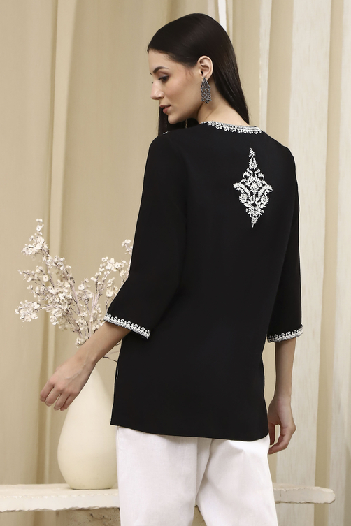 Black Embroidered Straight Short Kurta image number 3