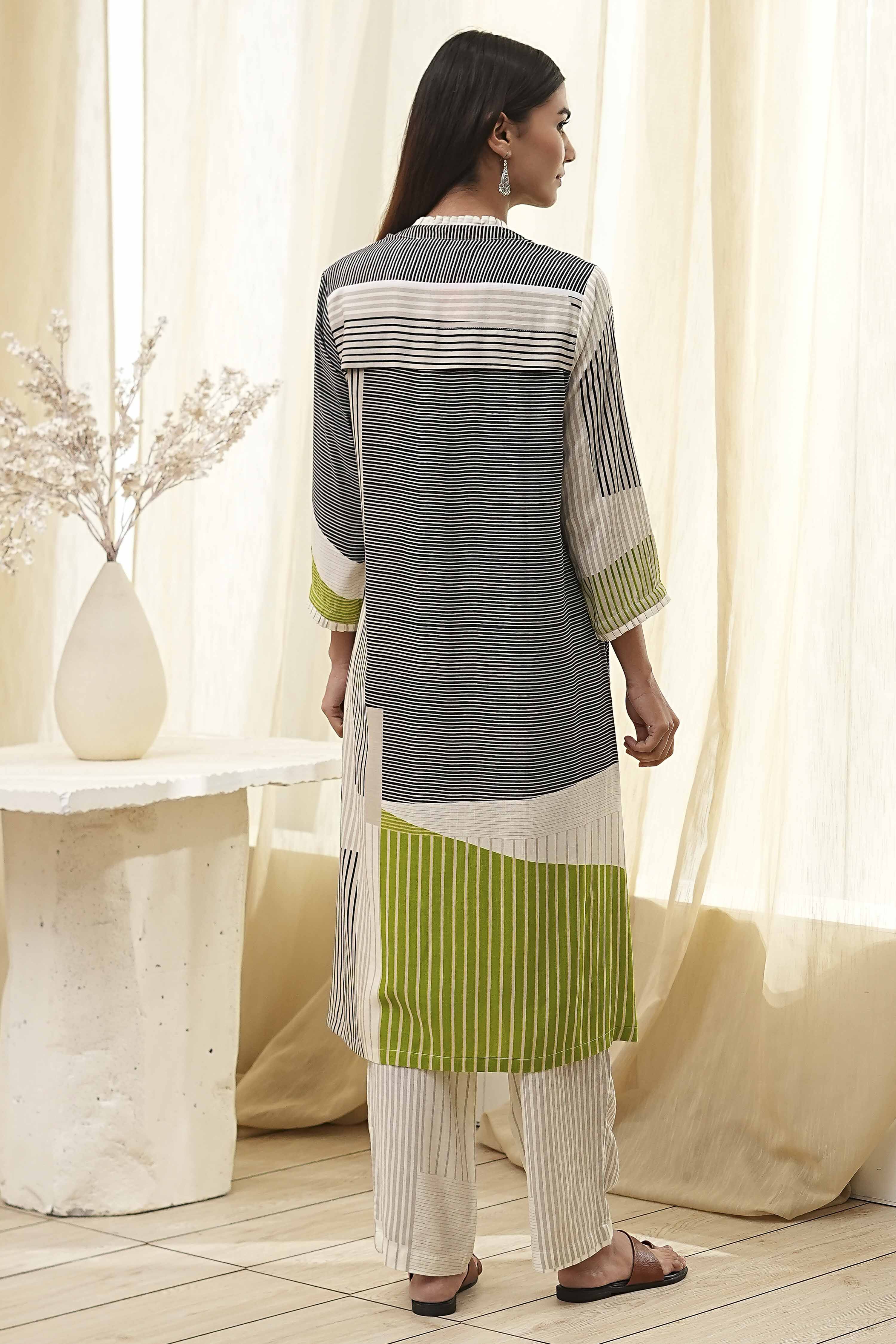 Black and Off-White Straight Printed Kurta Set image number 4