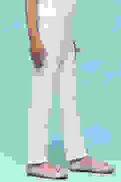 Off-White Cotton Lycra Regular Fit Capri image number 3