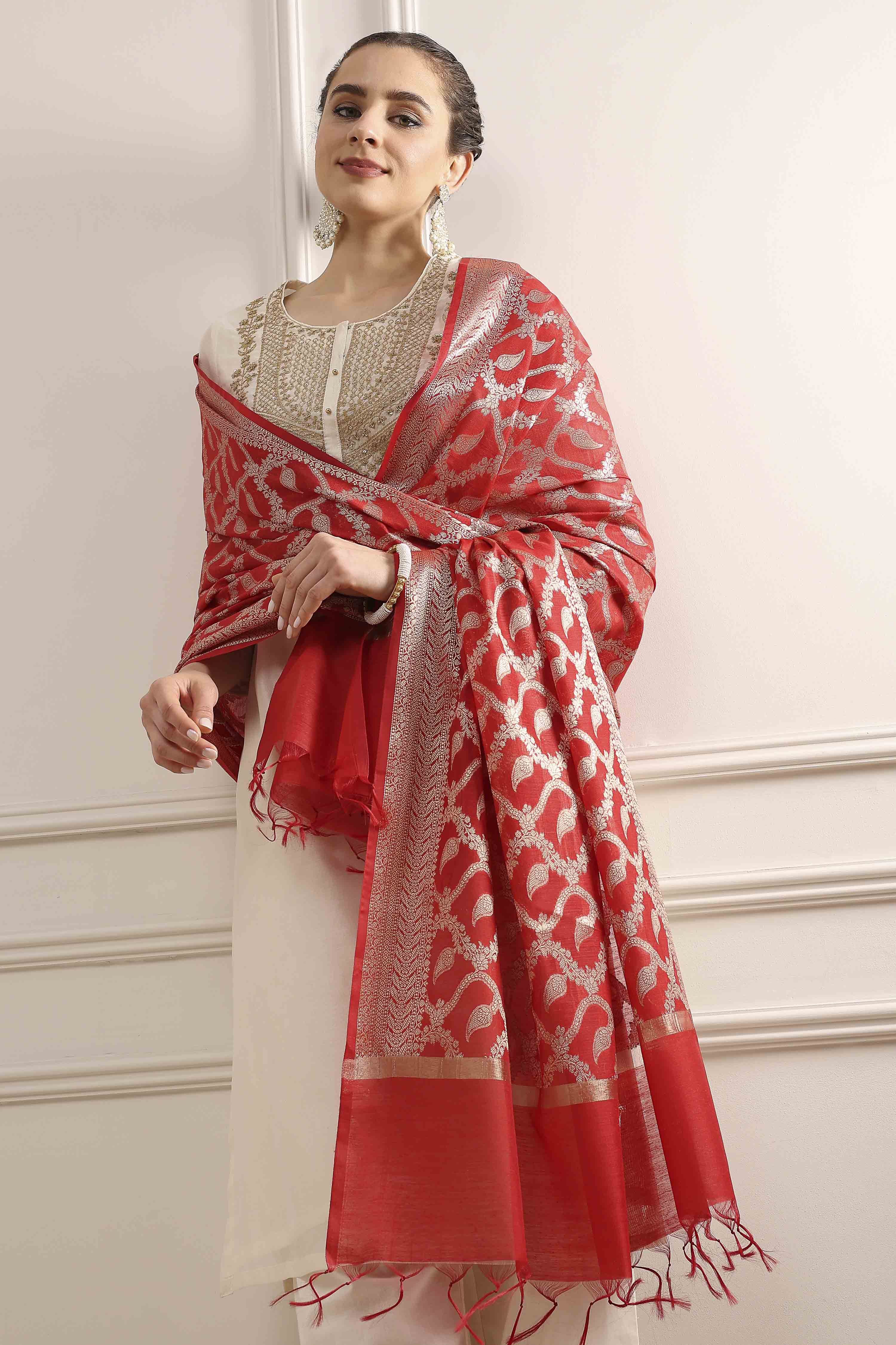 Red Polyester Yarndyed Dupatta image number 2