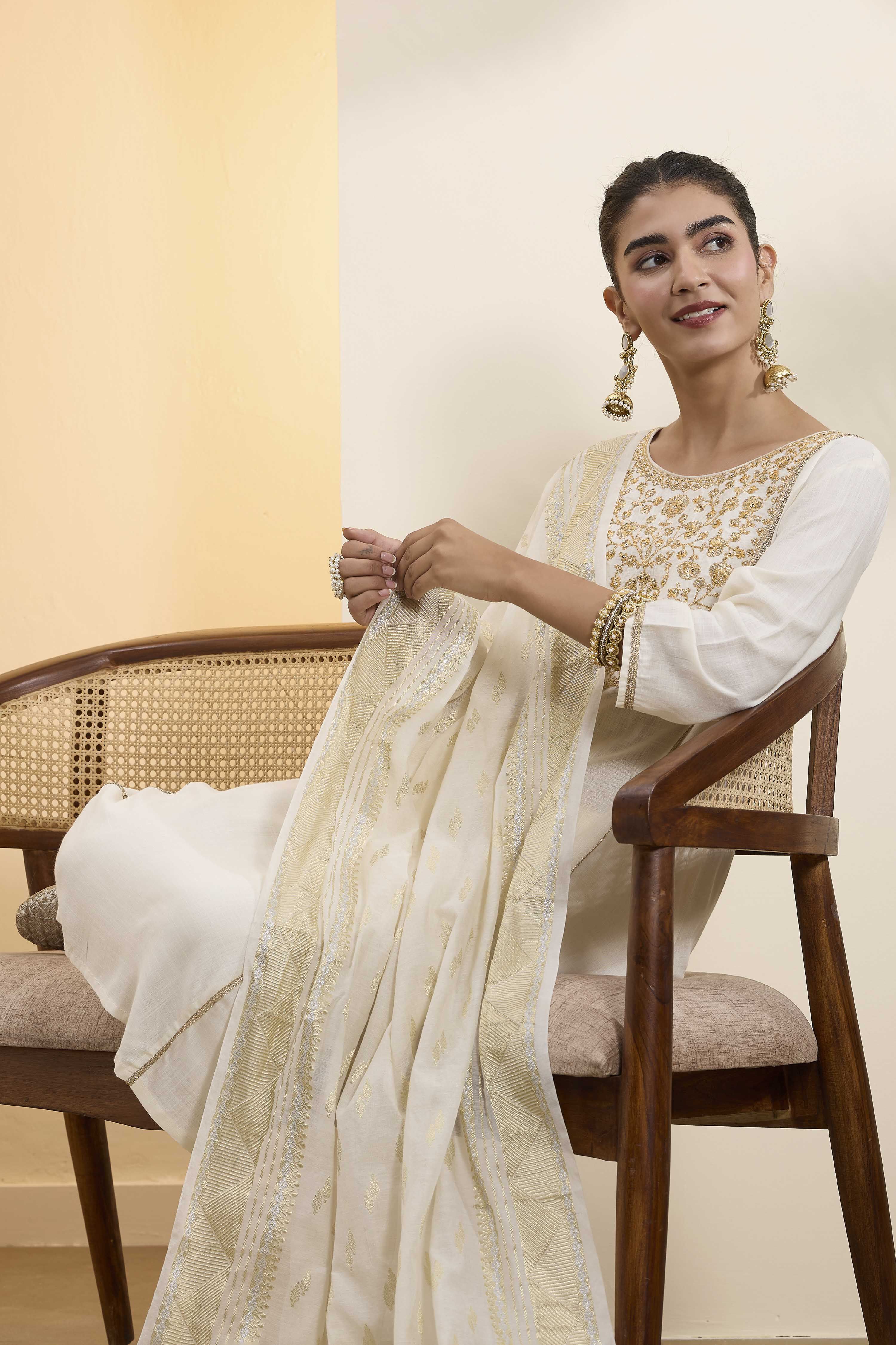 Off-White Poly Bandhani Printed Dupatta image number 4