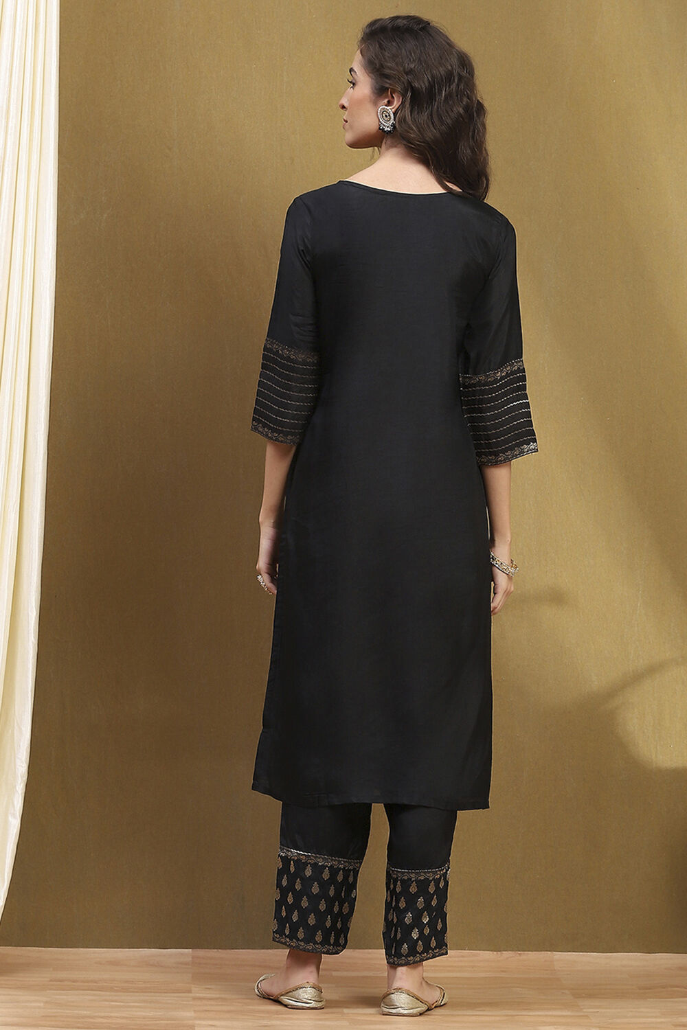 Black Viscose Blend Floral Yarn Dyed Straight Suit Set image number 4