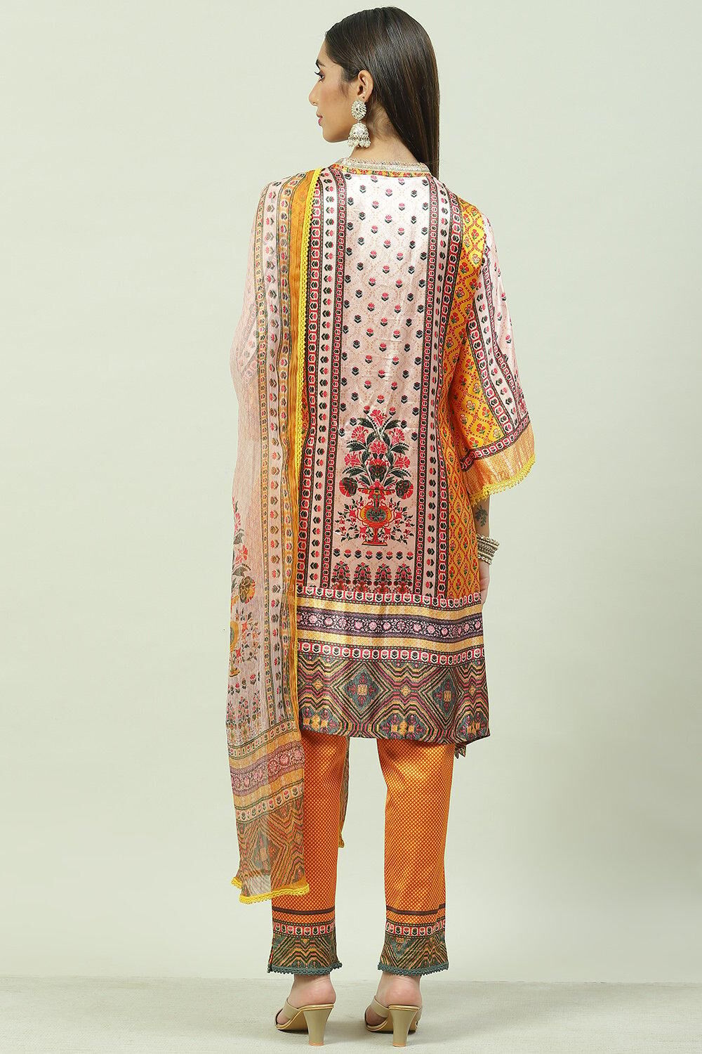 Yellow Silk Blend Straight Kurta Slim Pant Suit Set image number 4