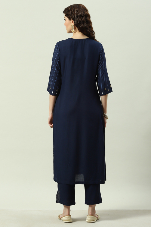 Plum Printed Rayon Straight Kurta Regular Pants Suit Set image number 3