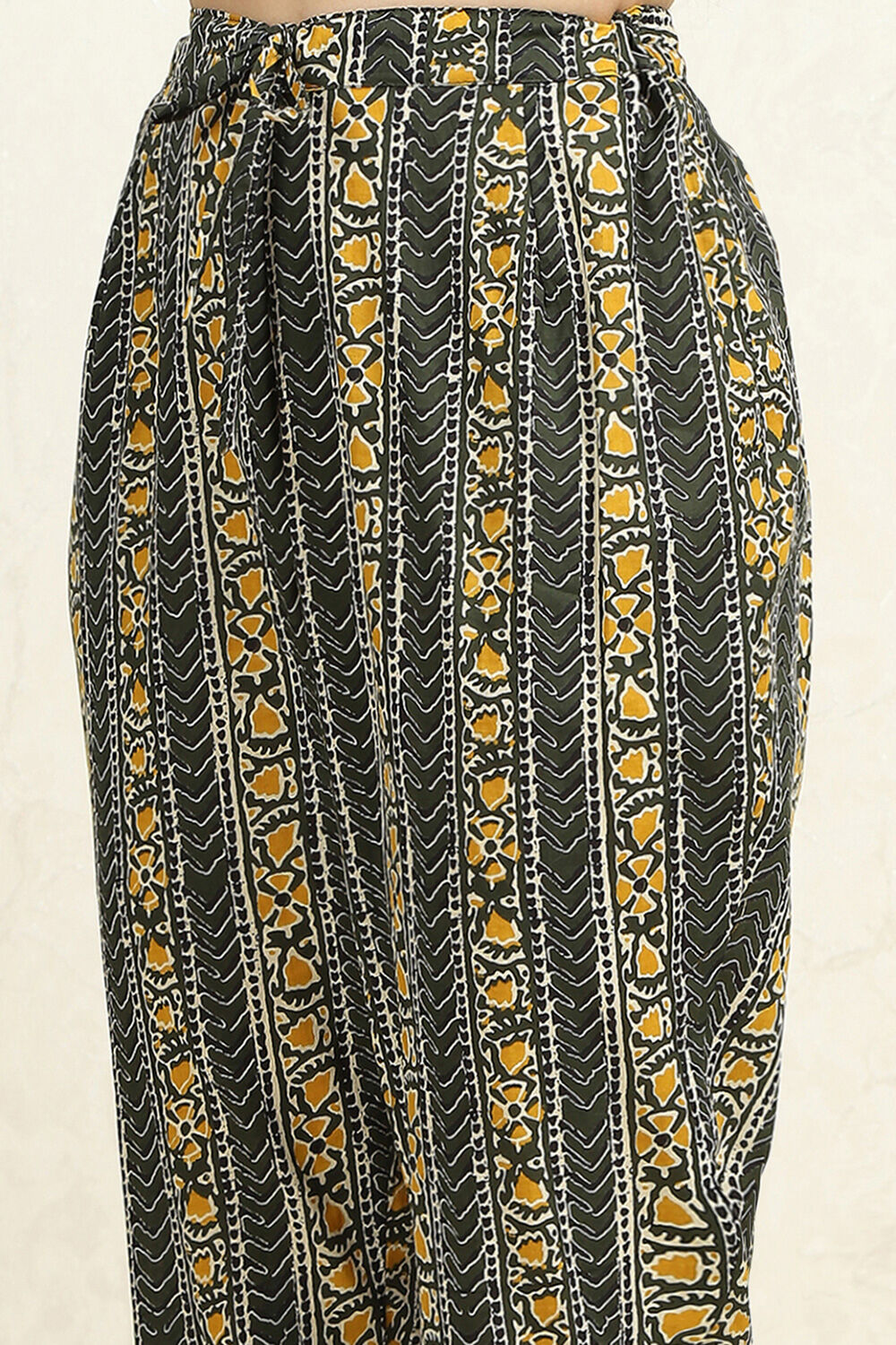 Green Cotton Floral Printed Unstitched Suit Set image number 3