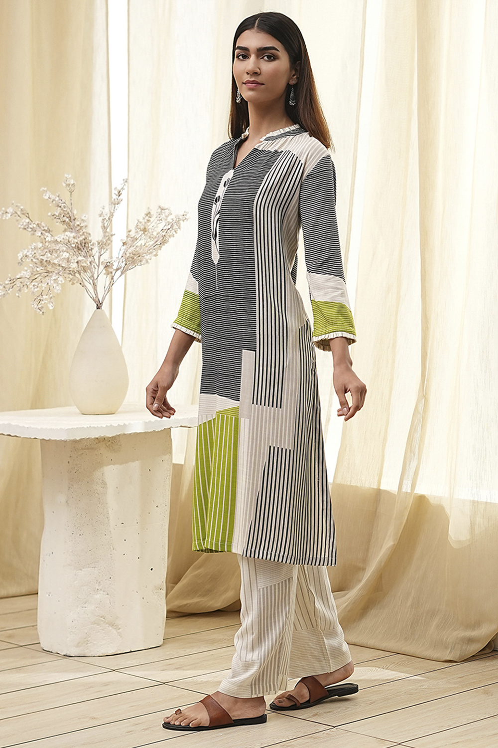 Black and Off-White Straight Printed Kurta Set image number 3