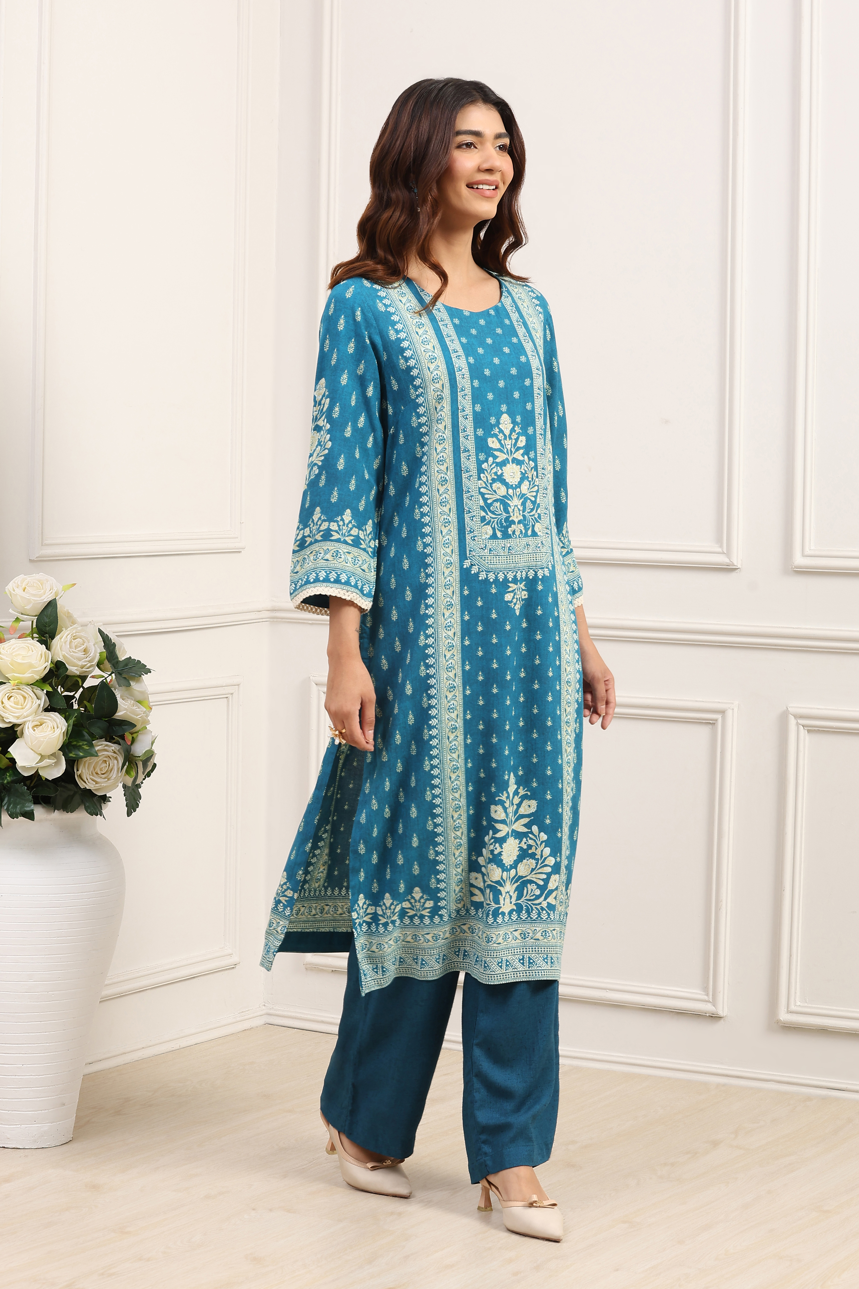 Black Viscose Rayon Ethnic Motif Printed Straight Kurta image number 4