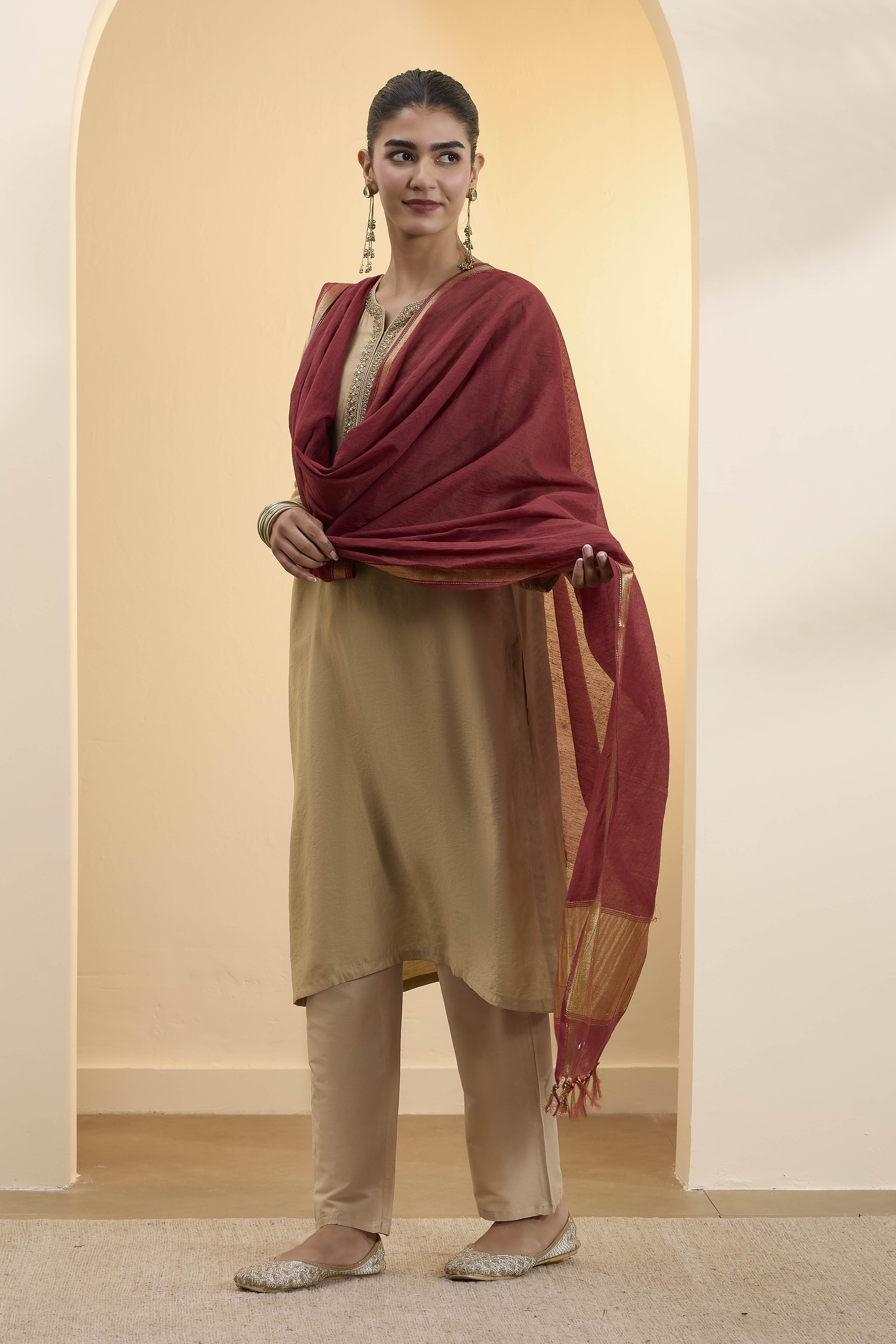Maroon Cotton Zari Dupatta image number 2