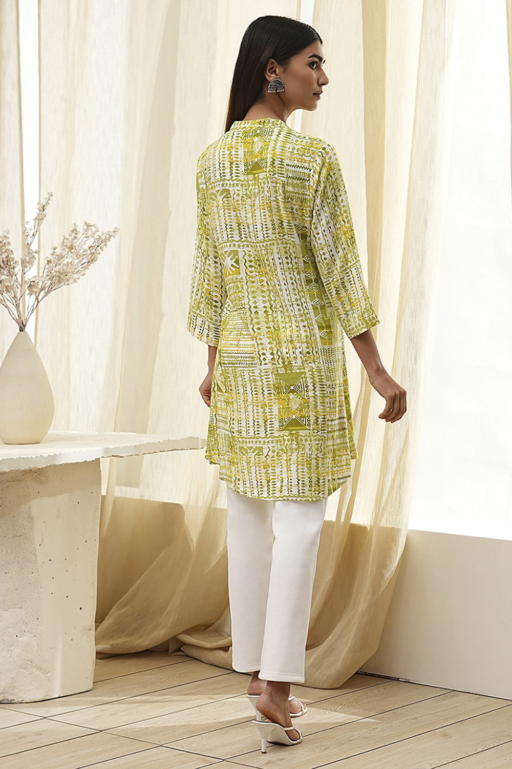 Lime Green Printed Straight Short Kurta image number 3