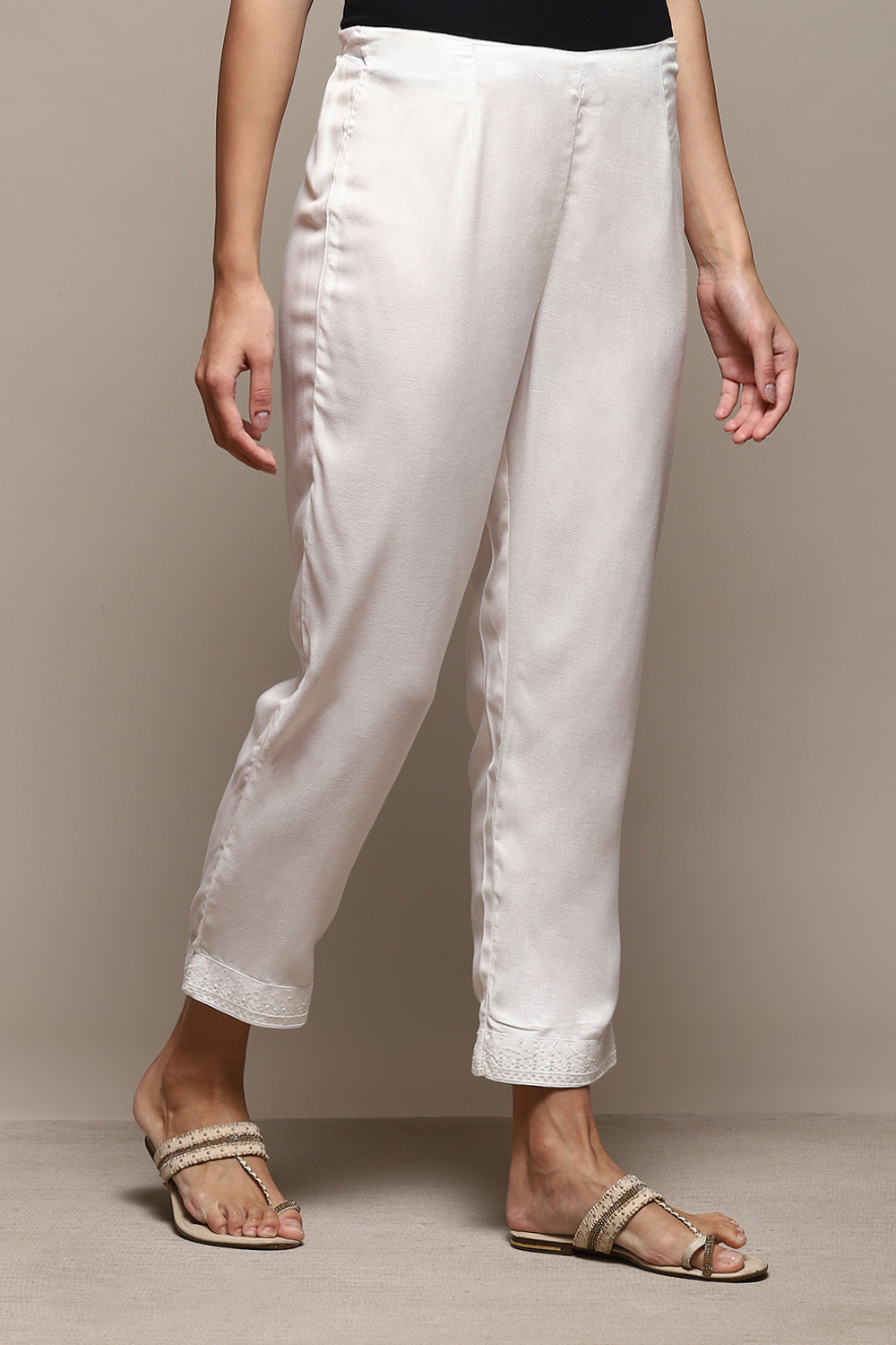 Maroon Viscose Slim Solid Pants image number 3
