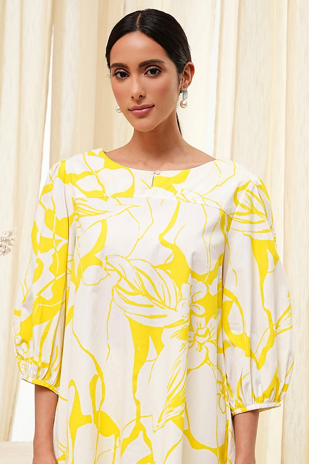 Lime and White Cotton Relaxed Short Kurta image number 1