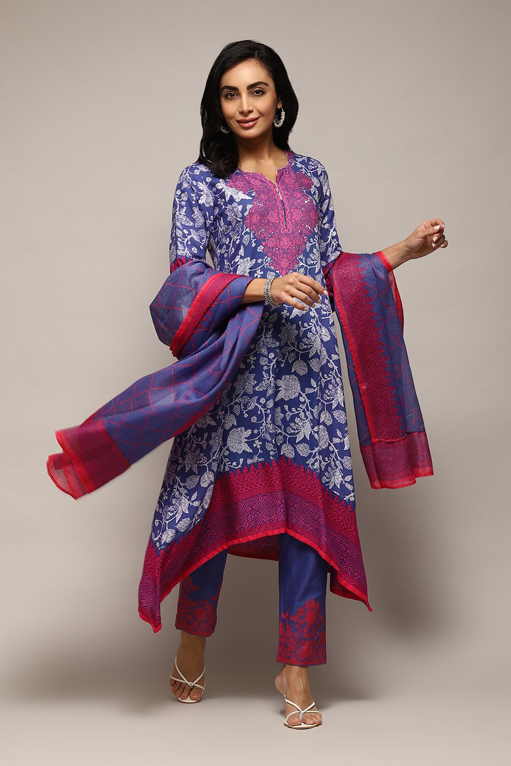 Off White Viscose Straight Printed Kurta Pant Suit Set image number 0