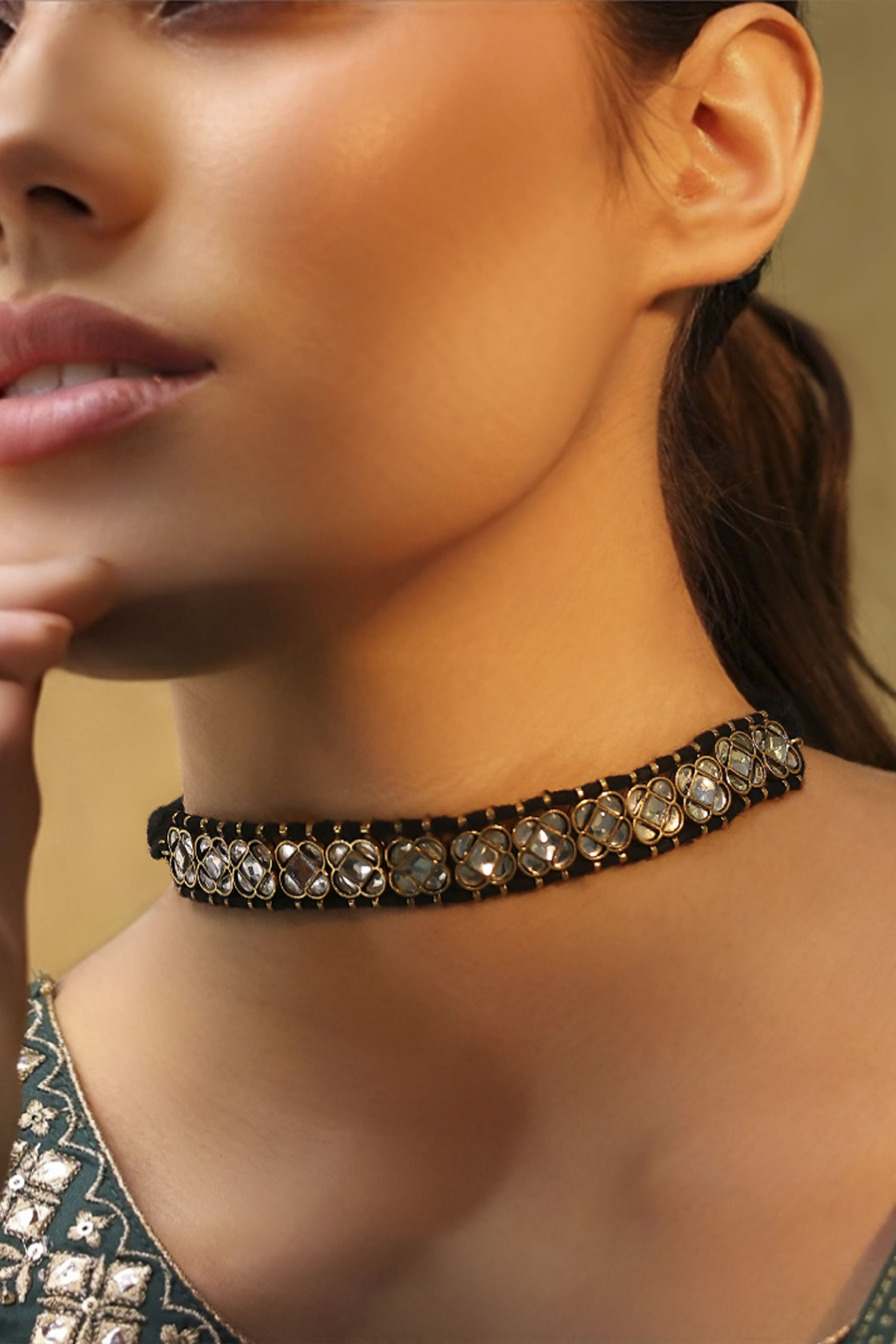 Gold Brass Kundan Necklace image number 1