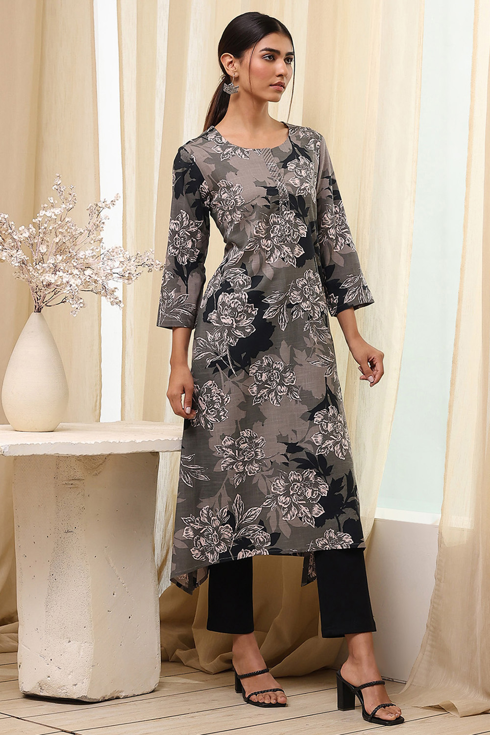 Onion Pink Viscose Rayon Straight Kurta image number 4