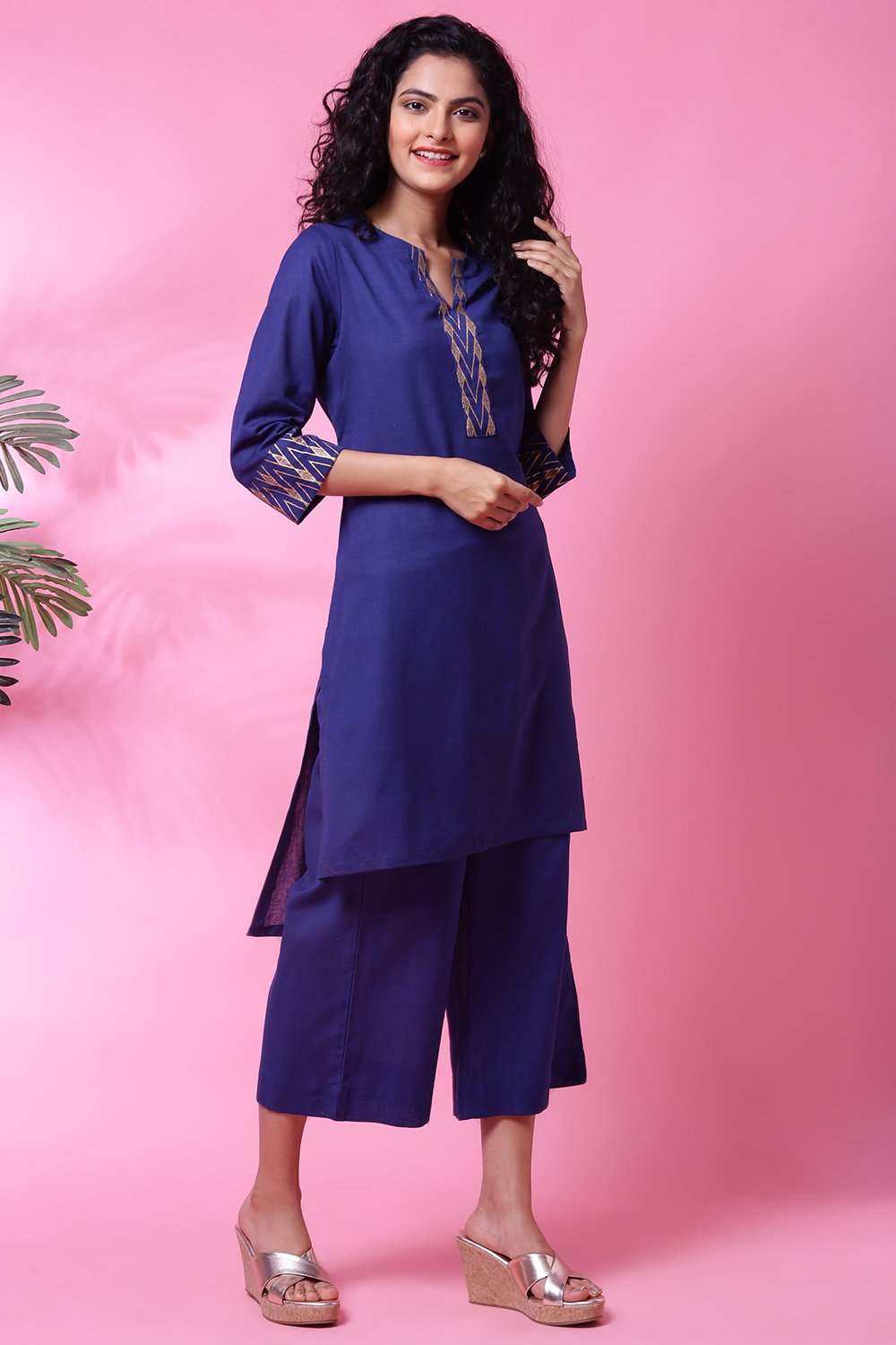 Red Cotton Flax Straight Kurta Pants Set image number 3