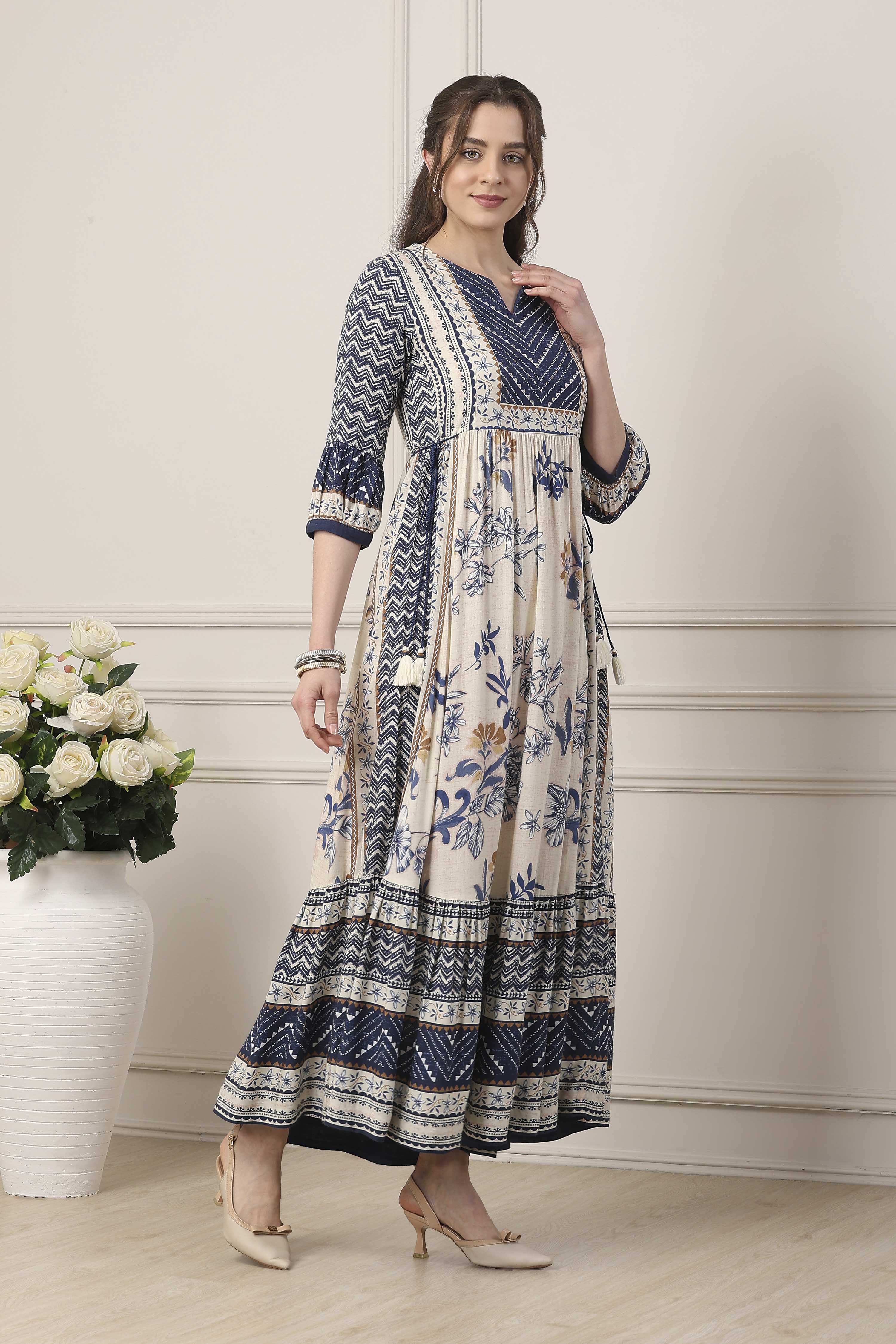 Blue Floral Printed Flared Maxi Dress image number 4