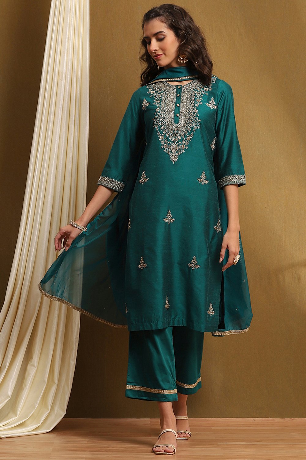Off-White Embellished Festive Straight Suit Set image number 7