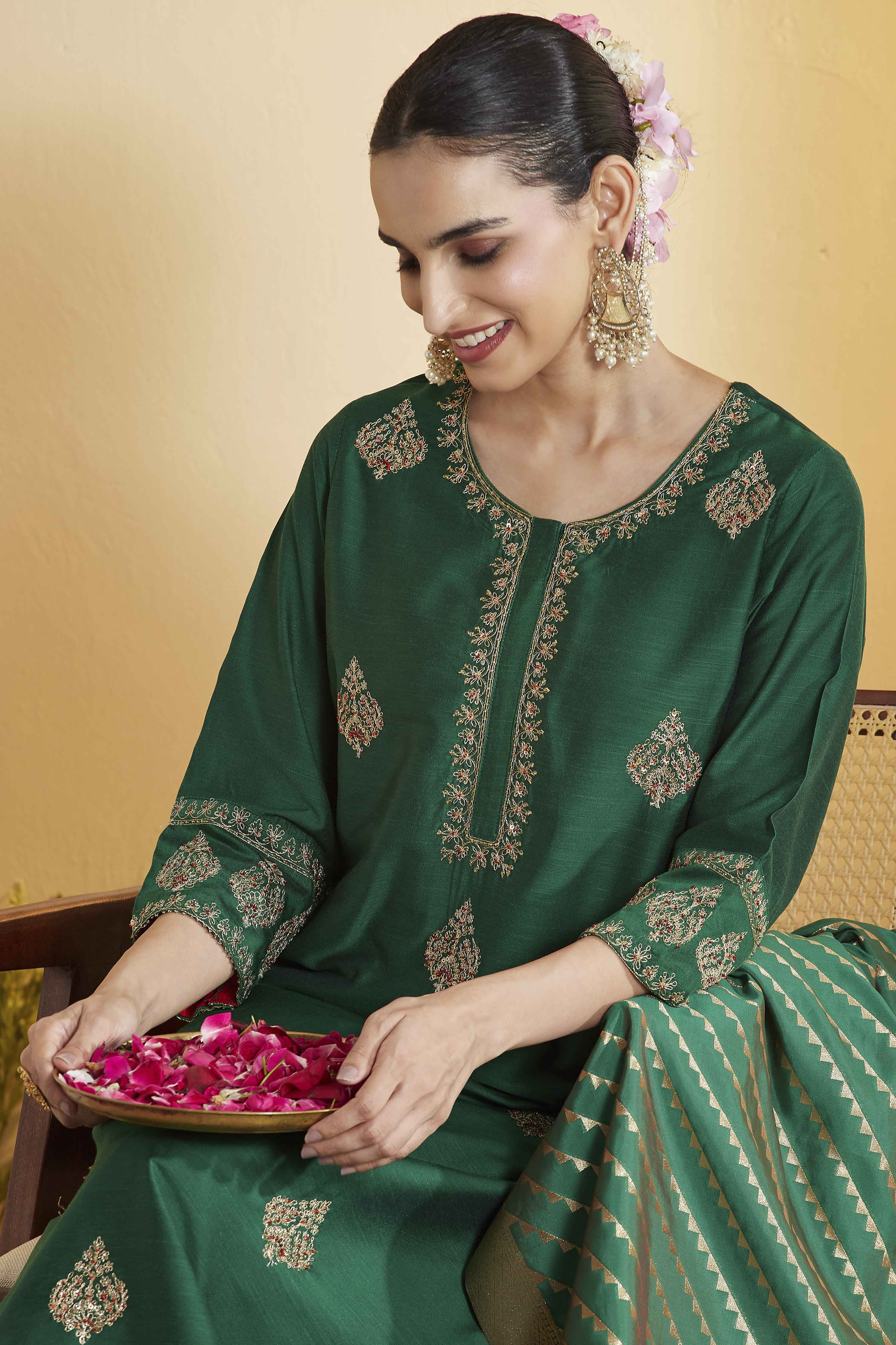 Green Poly Viscose Slub Embroidered Straight Kurta Set image number 1