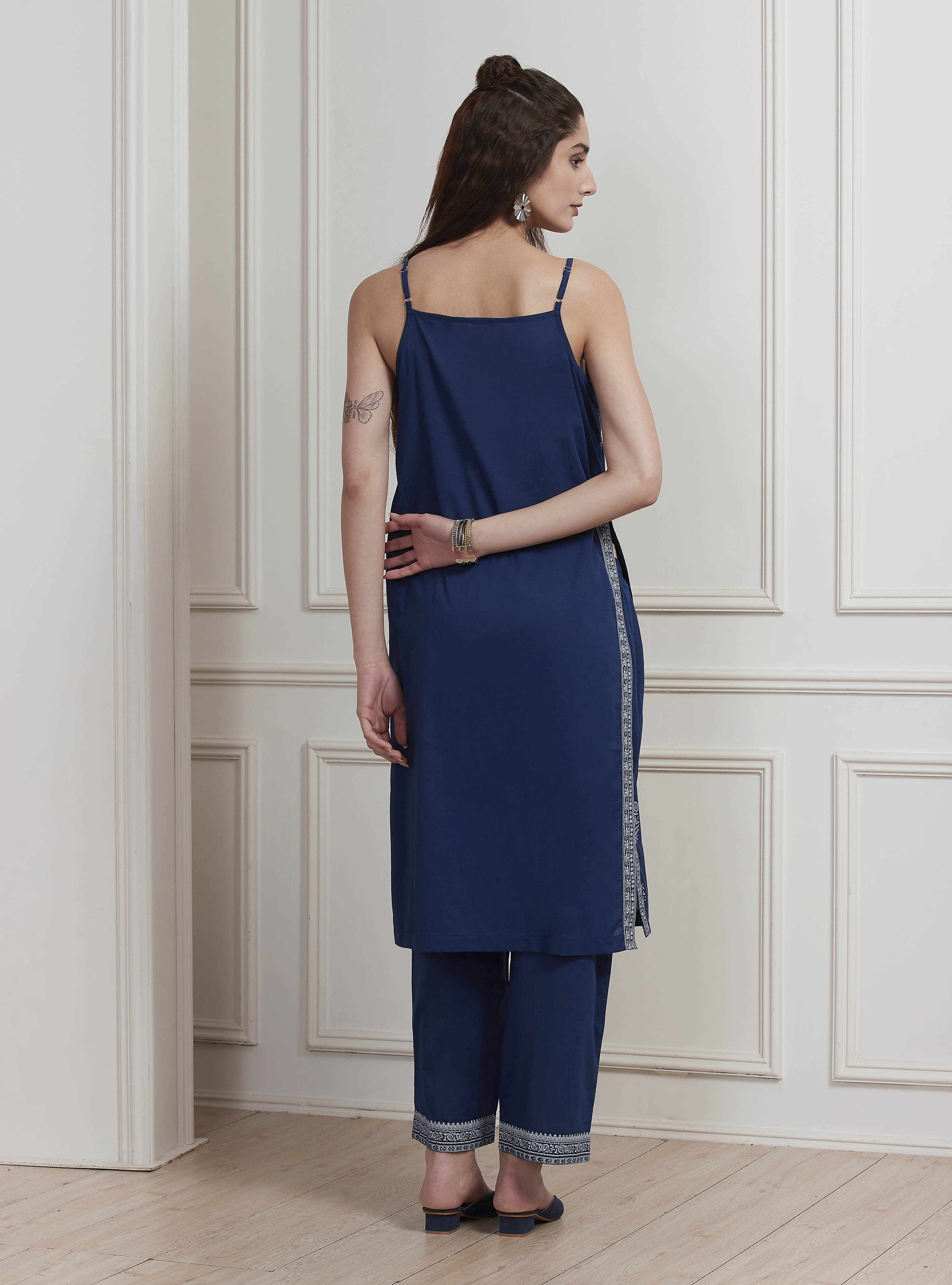 Green Cotton Ethnic Motif Printed Straight Suit Set image number 3