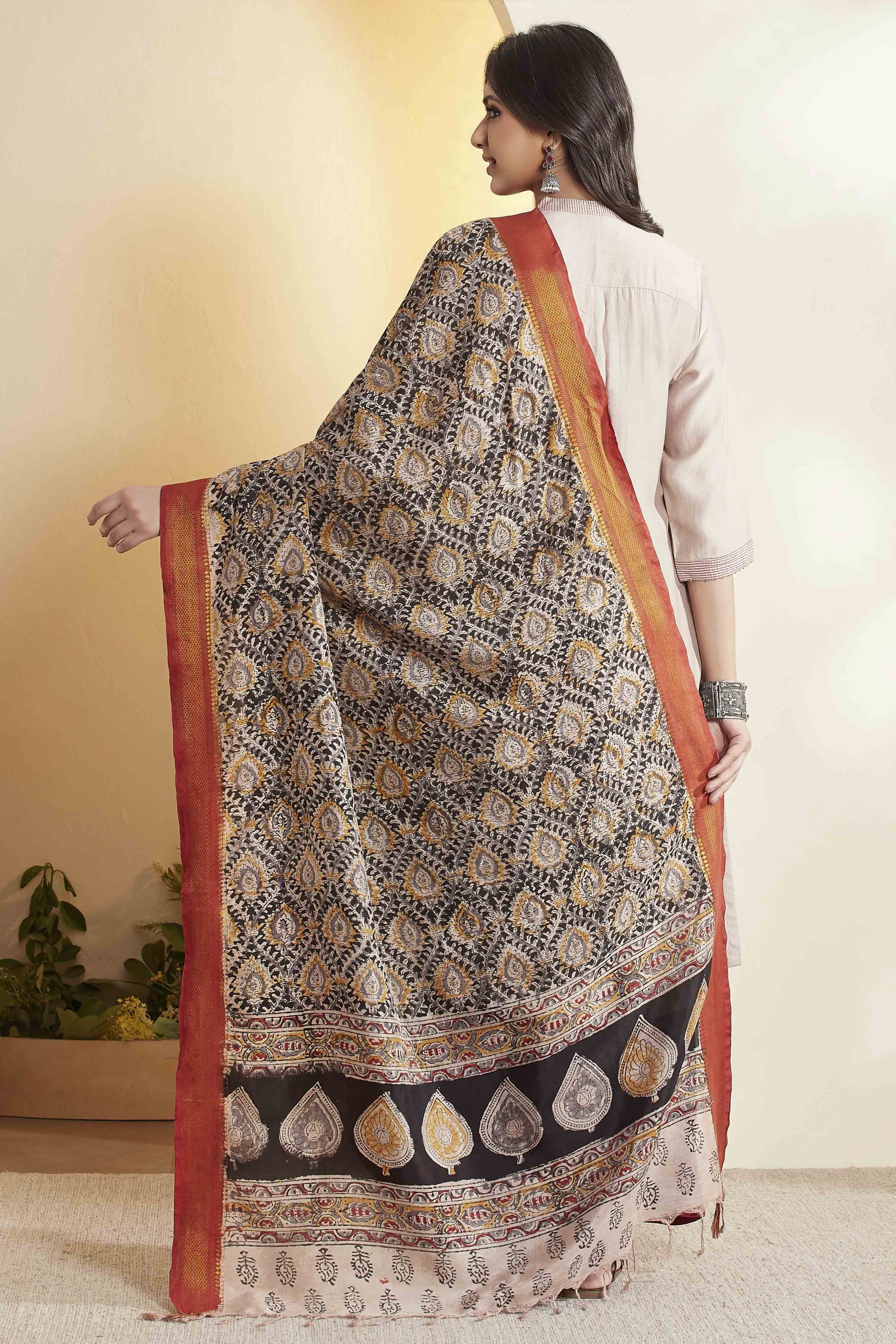Black Chennur Silk Geometric Print Dupatta image number 5